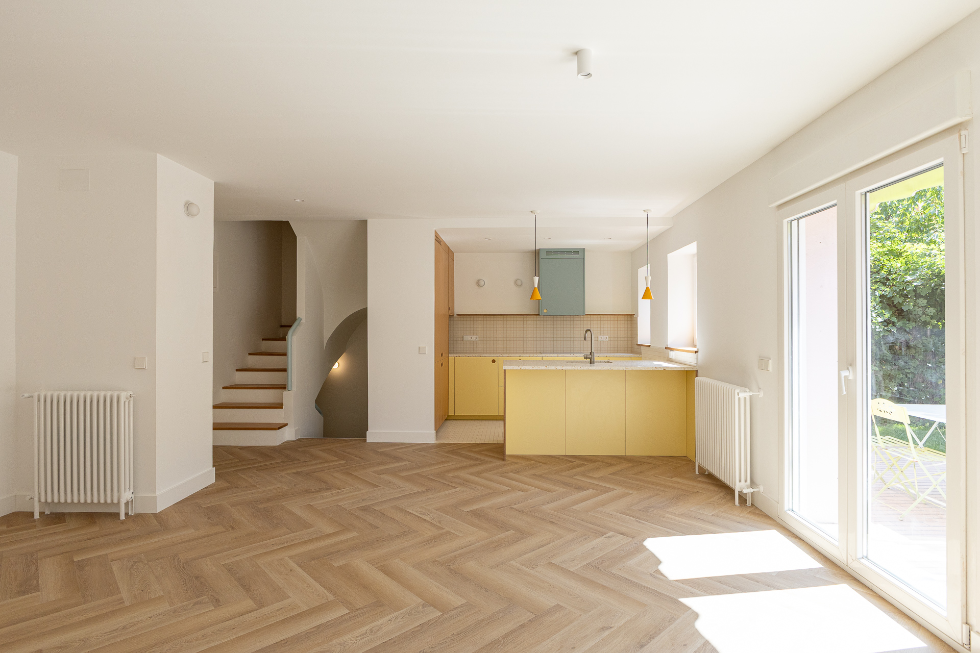 Bright designer terraced chalet with garden and two parking spaces