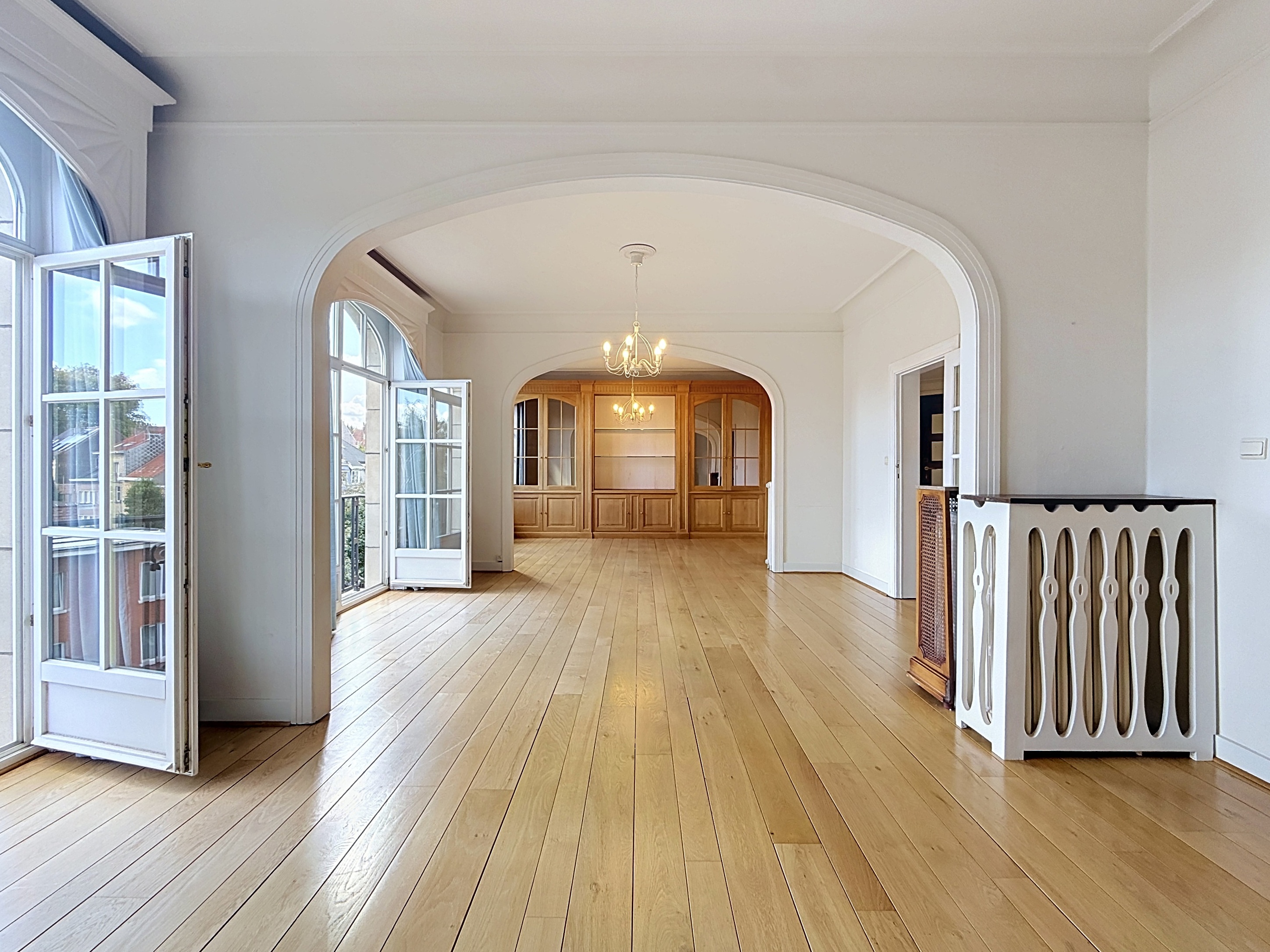 Spacieux appartement – 2 ch. – garage box & cave