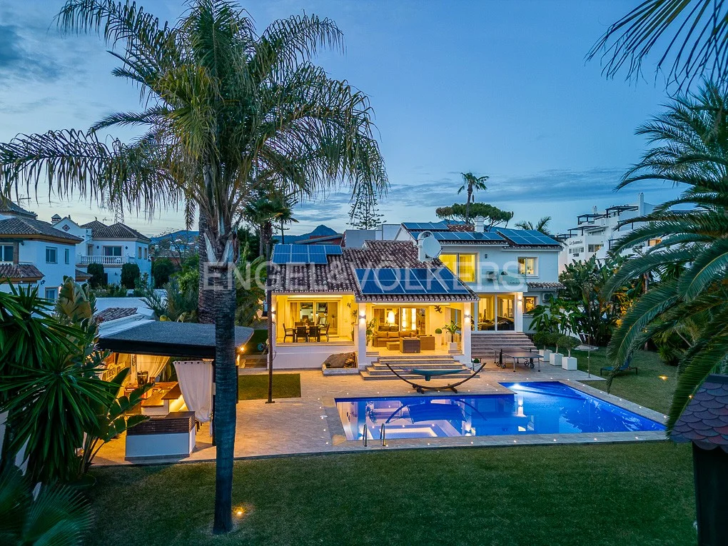 Stunning villa with pool and sea views in Bel-Air