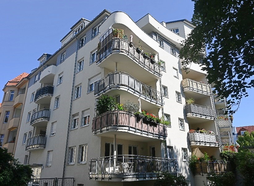 Zentrumsnahe Wohnung mit großem Balkon, Lift und Stellplatz