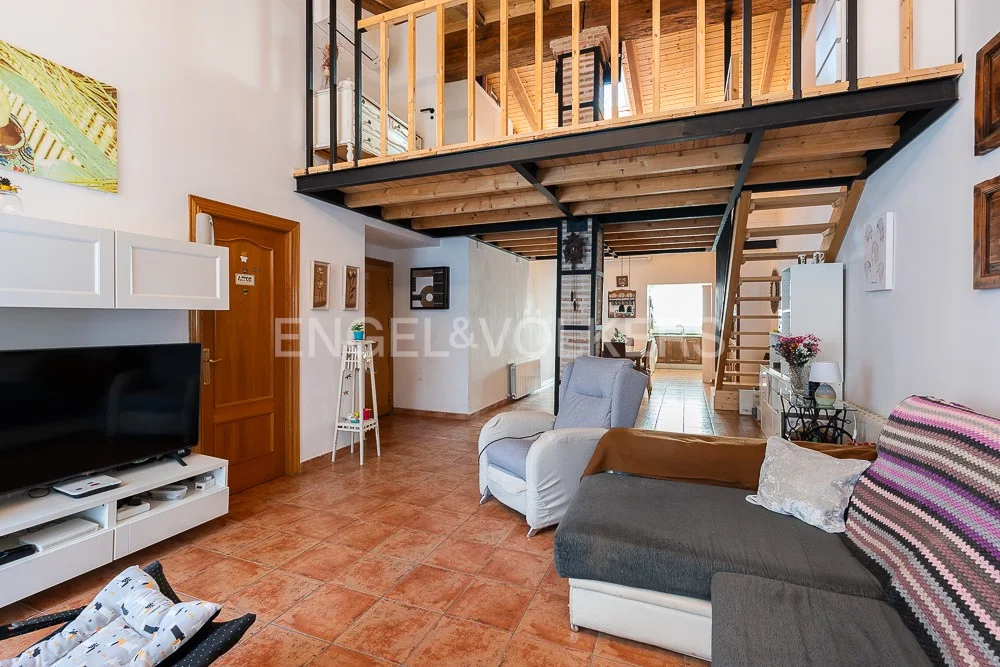140 M2 UPDATED FLAT WITH FANTASTIC 18 M2 TERRACE IN THE HEART OF CABAÑAL