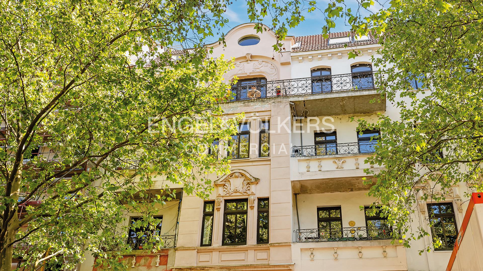 Gepflegter Stuckaltbau in Moabit