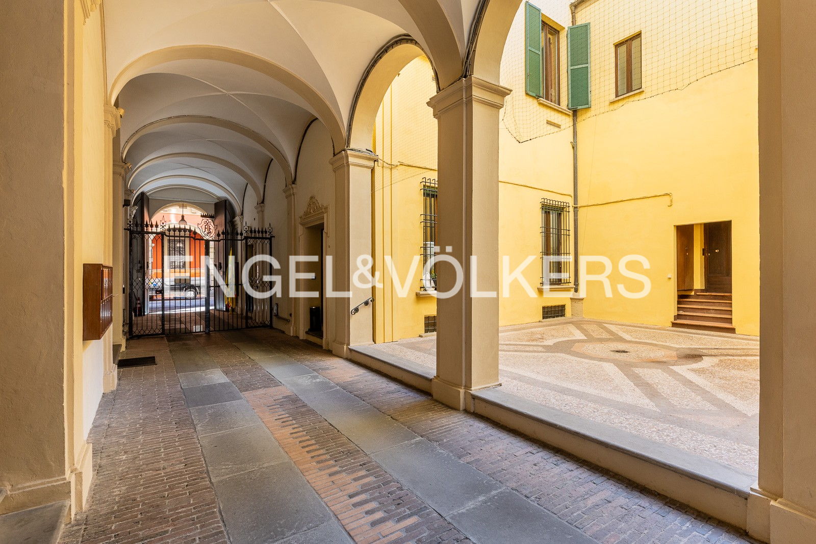 Office with Private Courtyard on Via Galliera