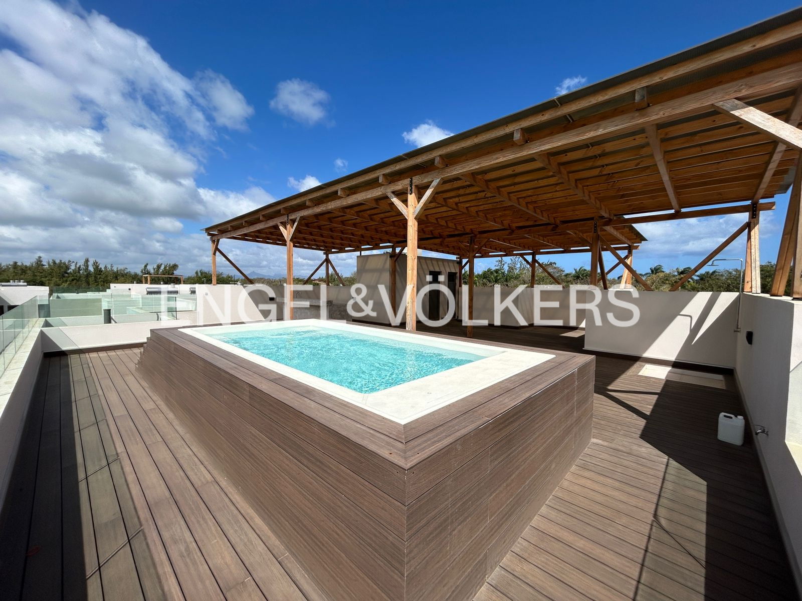 Modern 4-Bedrooms Penthouse for Sale – Pointe aux Canonniers Private Rooftop Pool |