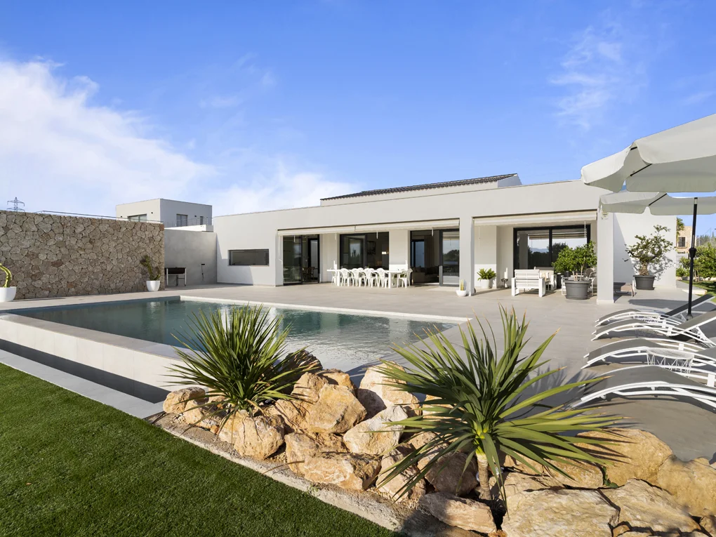 Exclusive luxury villa in a private location close to Palma