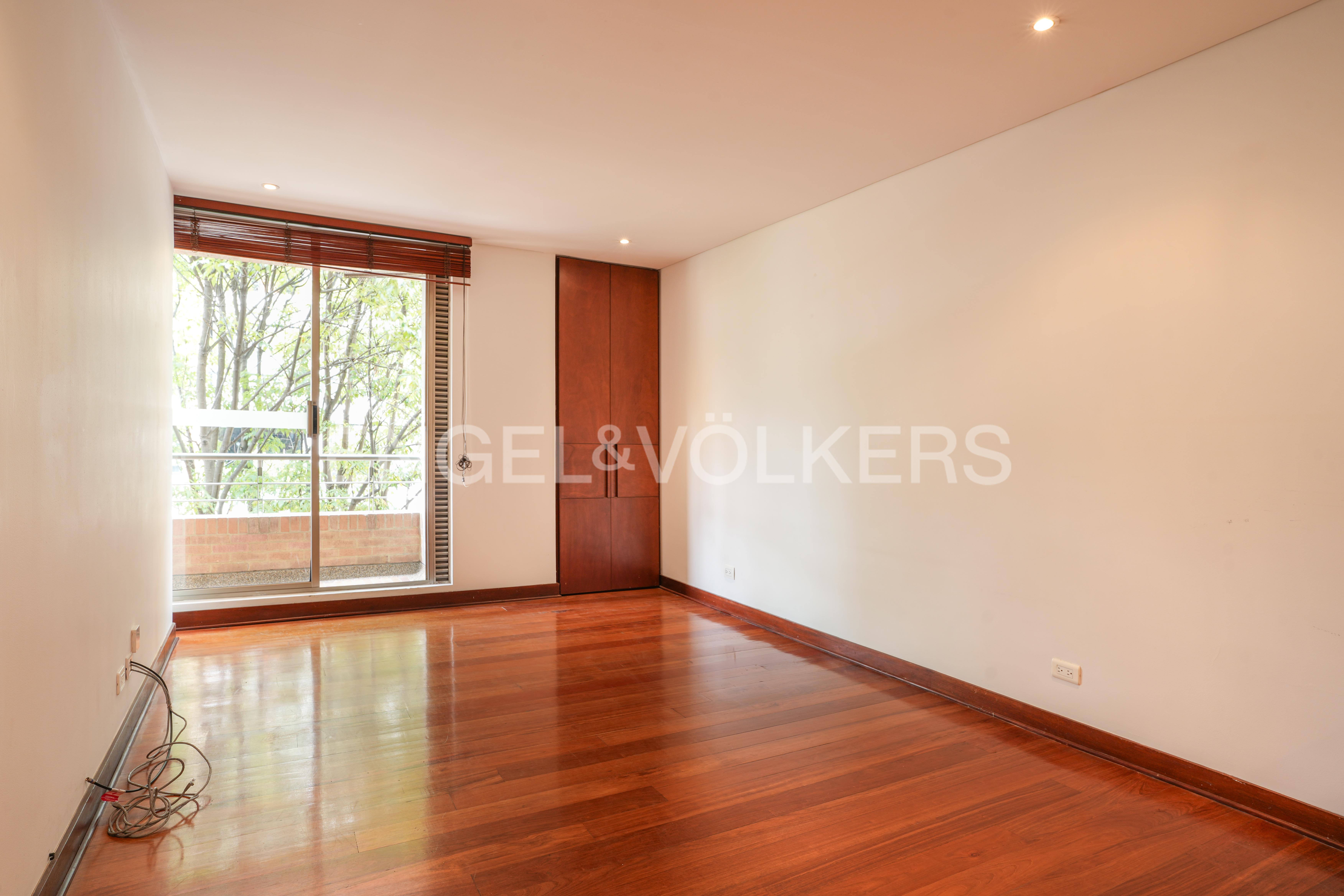 Apartamento con balcón para arriendo en Chicó
