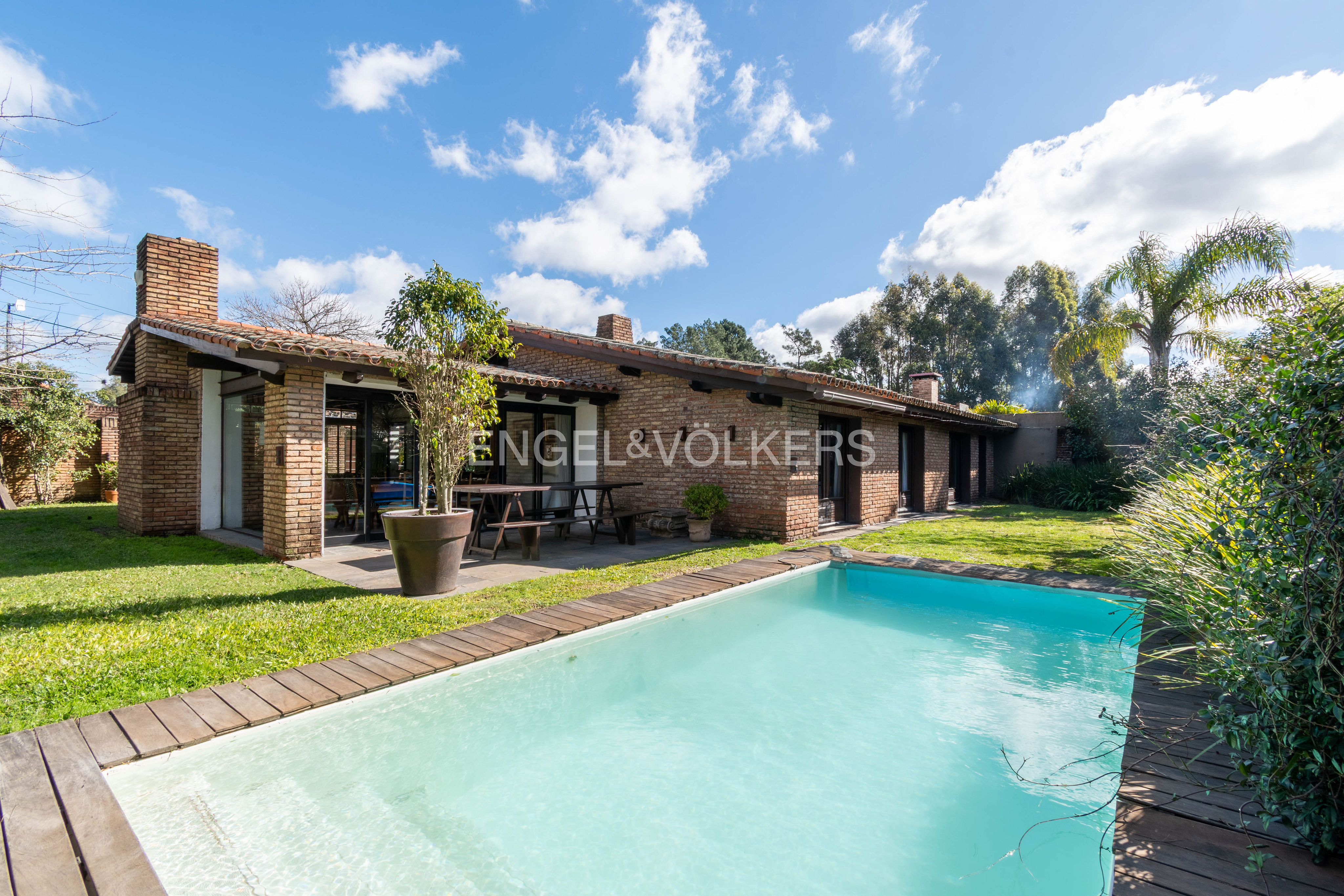 Alquiler de Casa en Housing con Lago en Carrasco Este