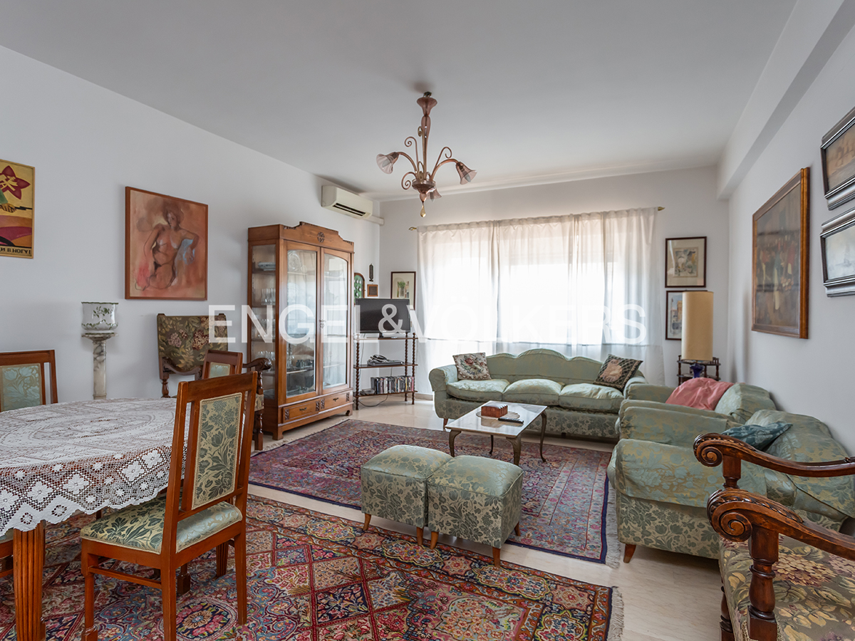 Prestigious two-level penthouse in Monteverde Nuovo