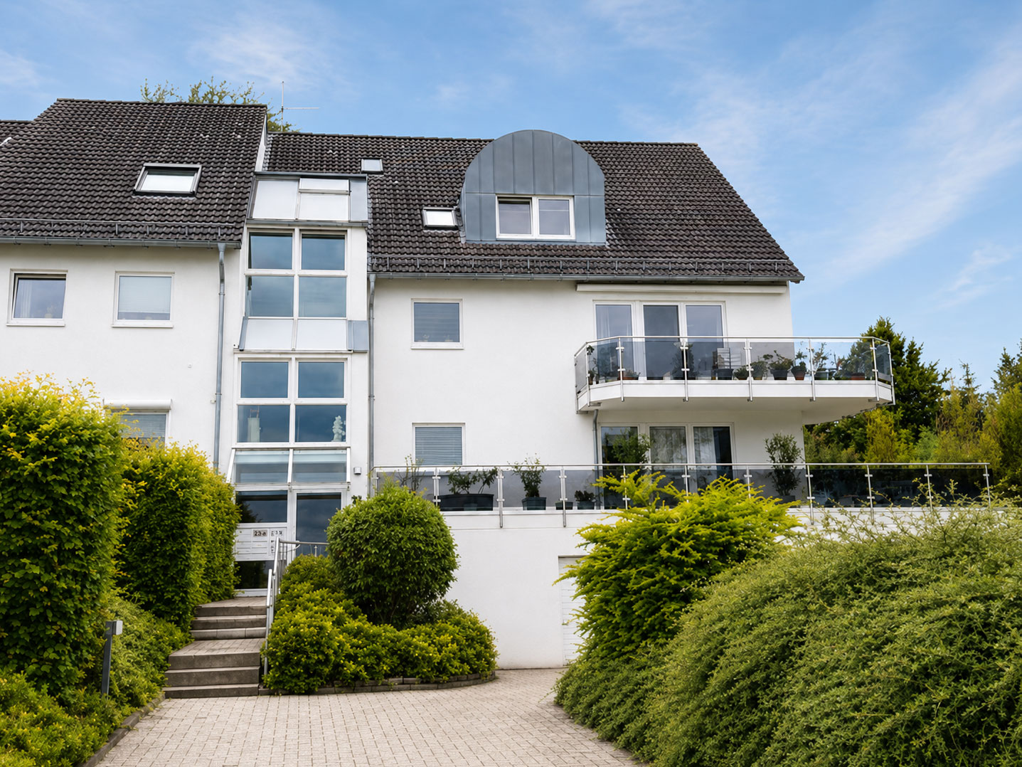 Gut geschnittene 2-Zimmer-Wohnung mit Südwestbalkon und Tiefgarage