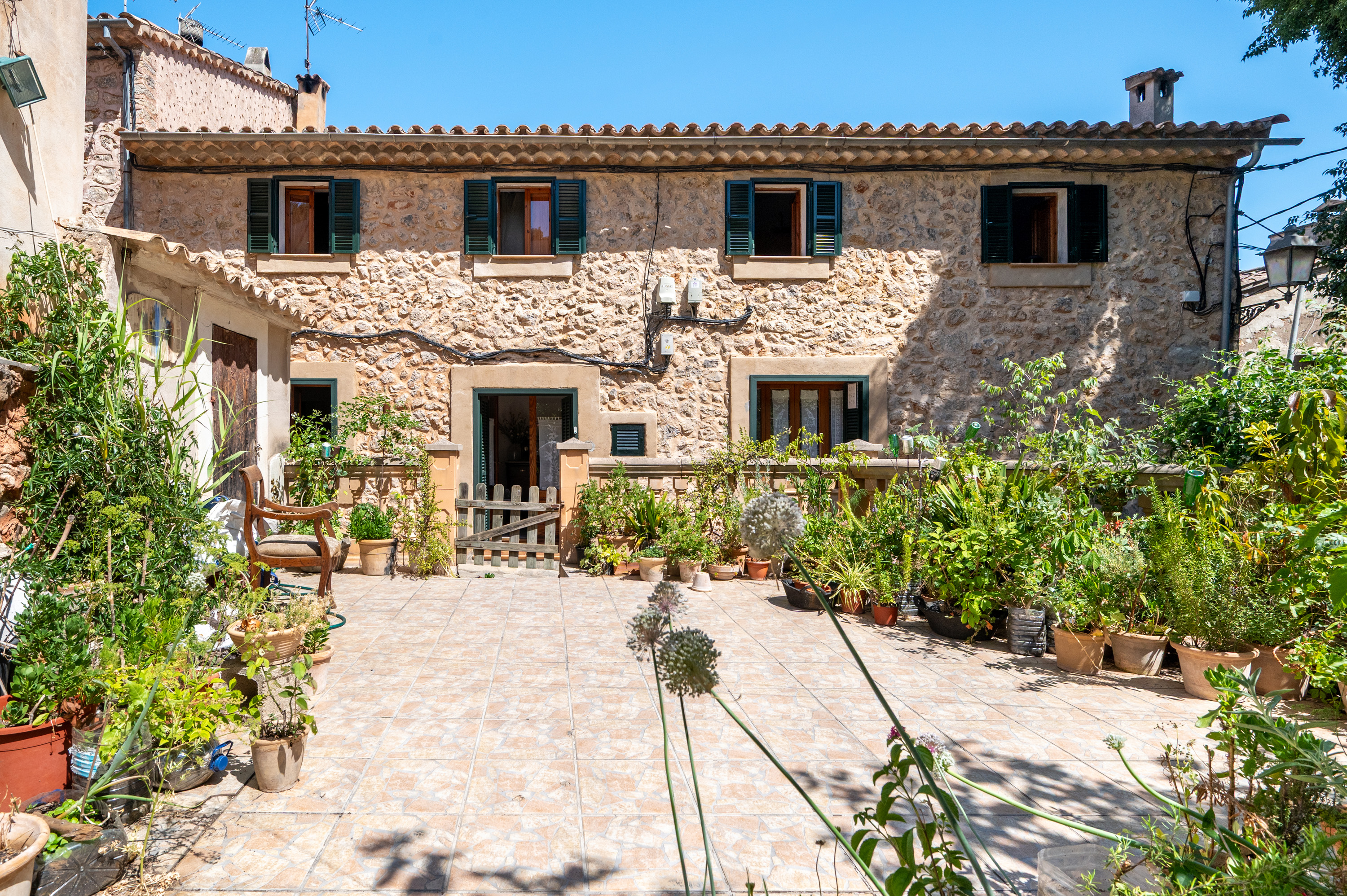 Charming village house with great potential in the heart of Esporles