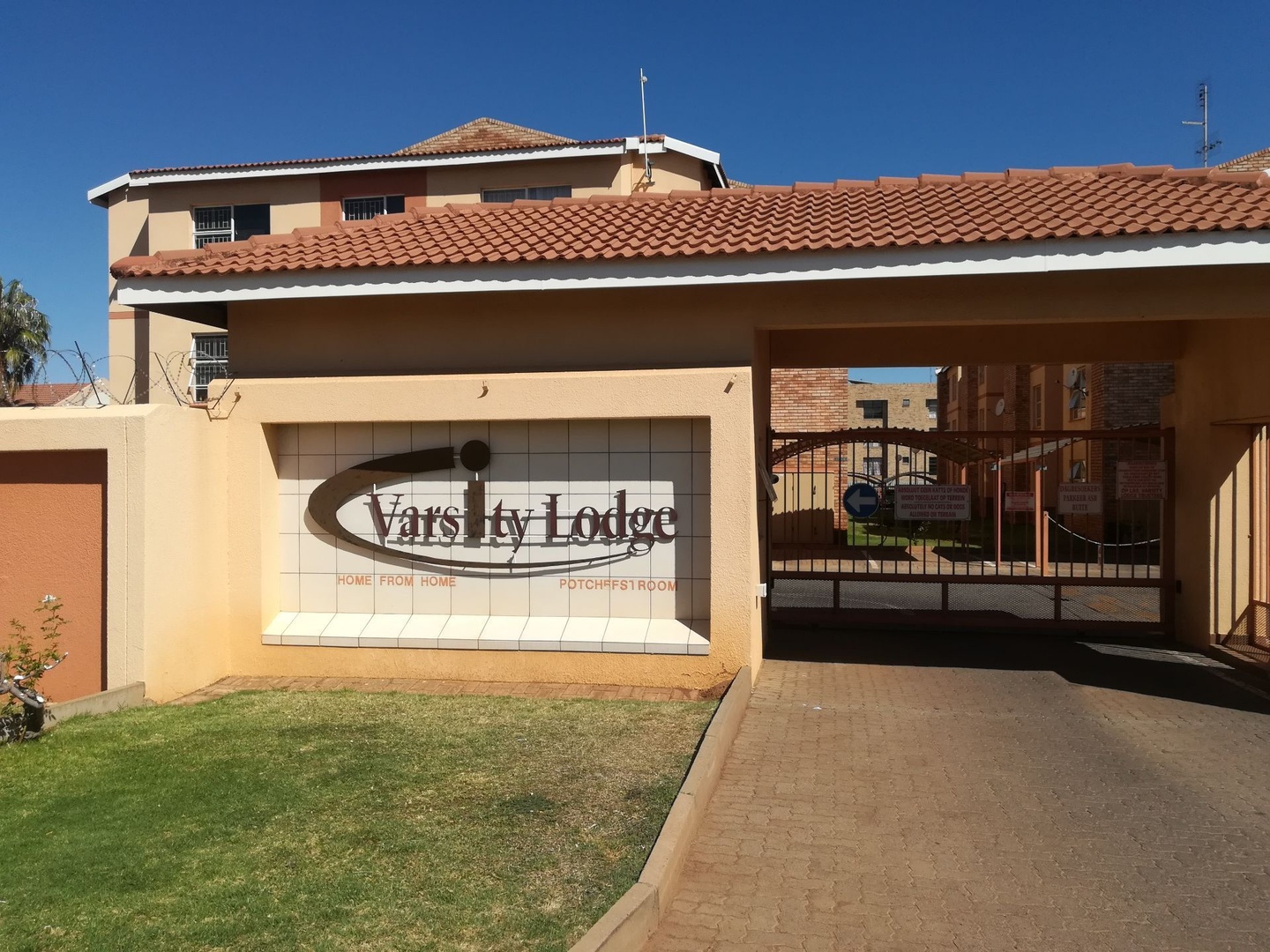 1 Bedroom Ground floor Apartment near Medi Clinic 1 Dec