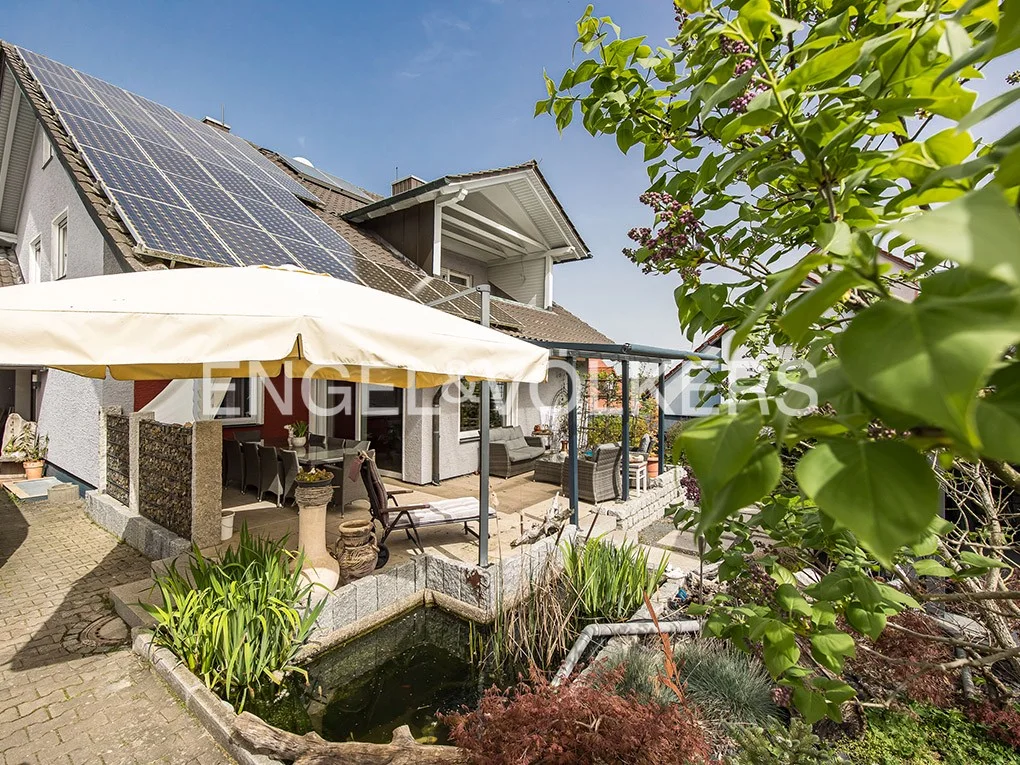 Traumhaftes Einfamilienhaus                                                mit modernster Solartechnik
