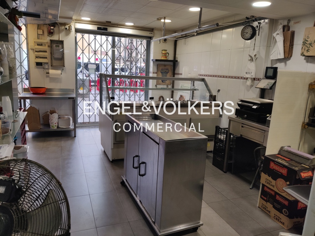 Local con vivienda en chaflan Eixample