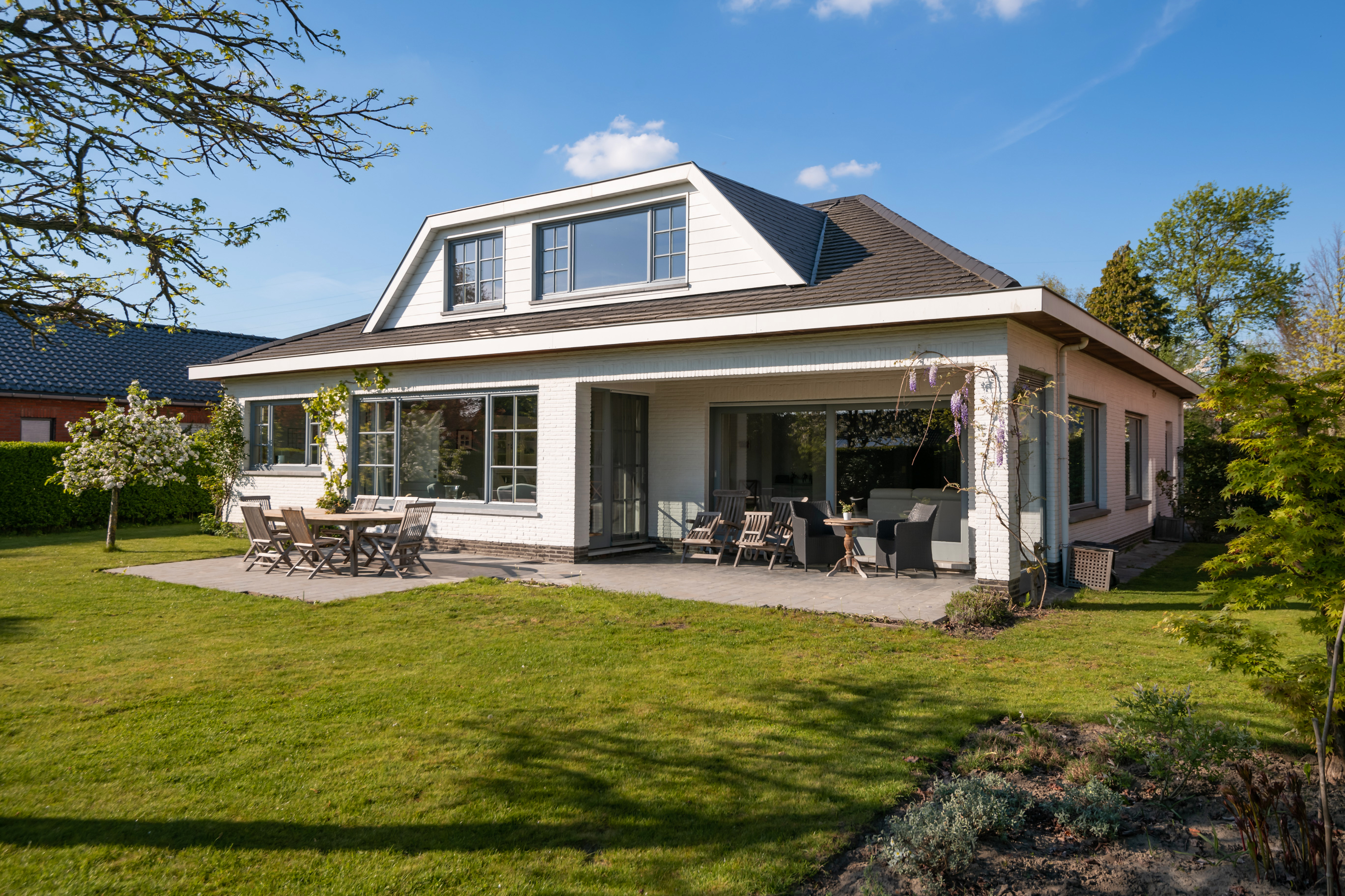 Lichtrijke villa met zalige zuidwestgerichte tuin