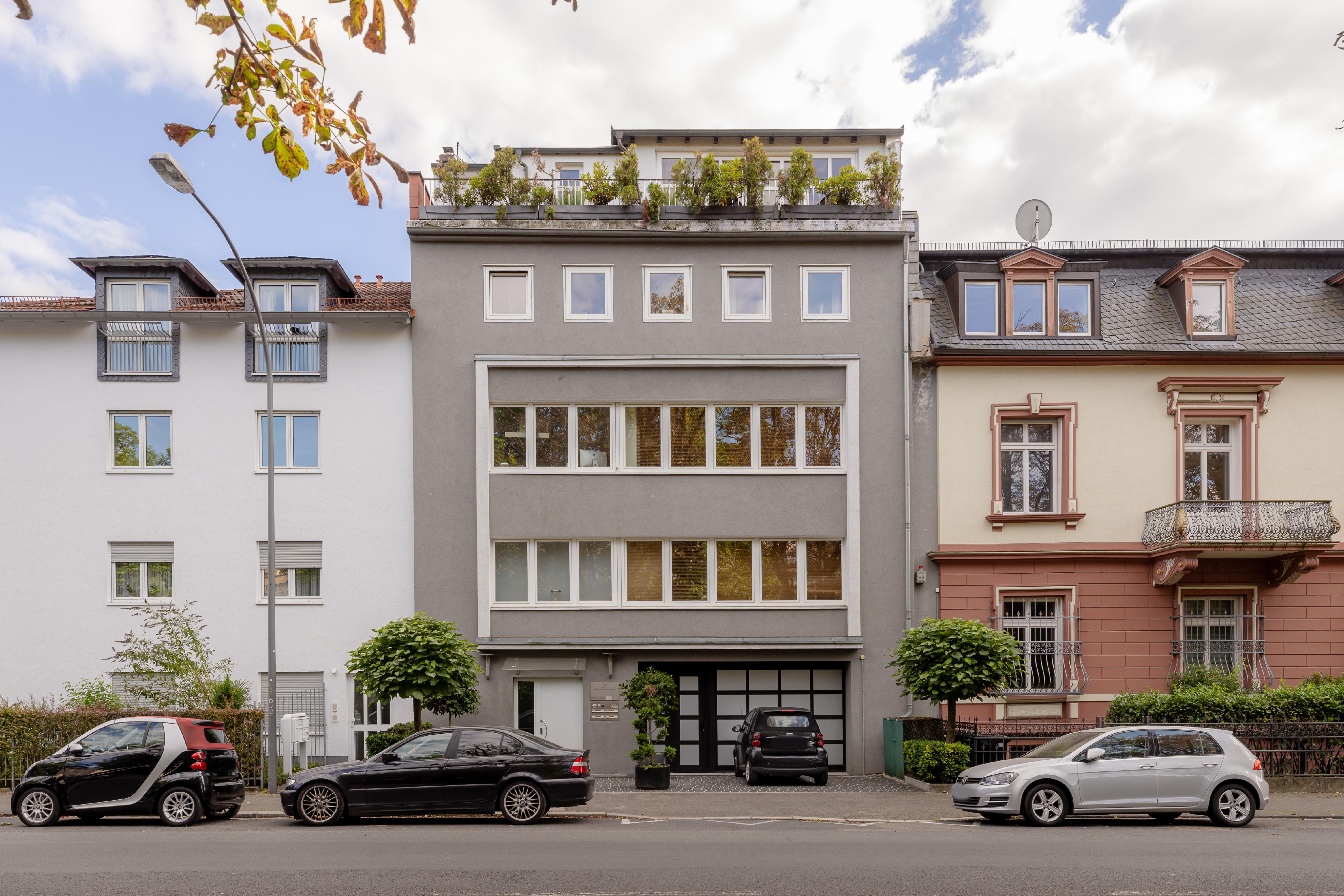 Frankfurt Westend: Prestigious Townhouse for Law Firm and Private Residence