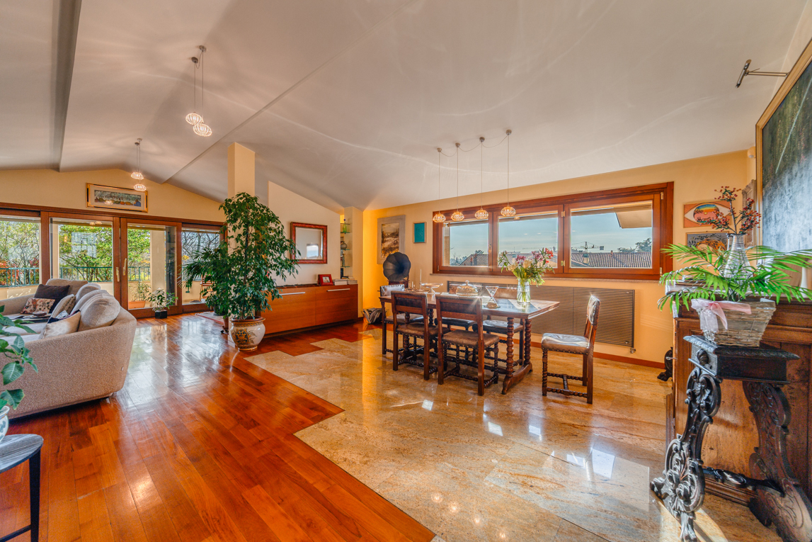 Luxury penthouse with splendid view over Ronchi Park