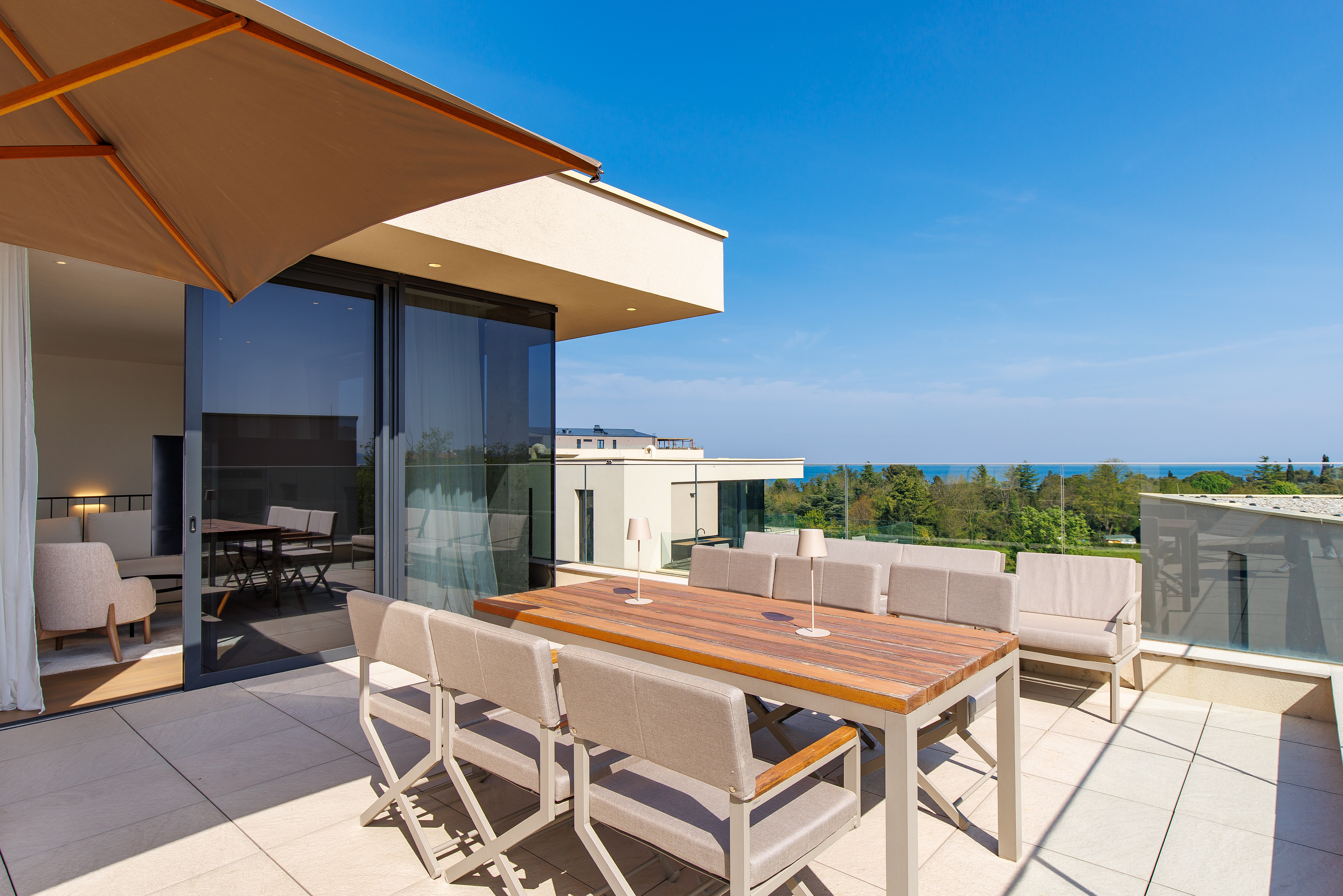 Elegante Designvilla in gehobenem "Golf-Resort" fußläufig zum Meer