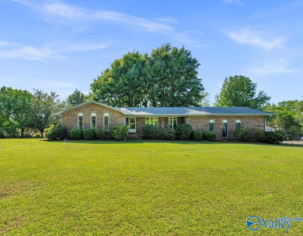 Charming Country Home Minutes from Smith Lake