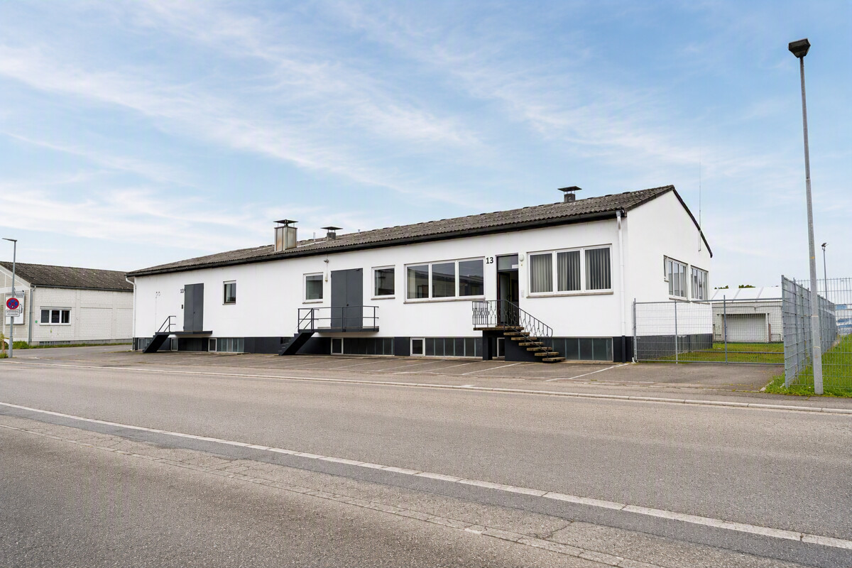 Großzügiges Gewerbeobjekt mit 2.000 m² Freifläche in Kehl-Sundheim