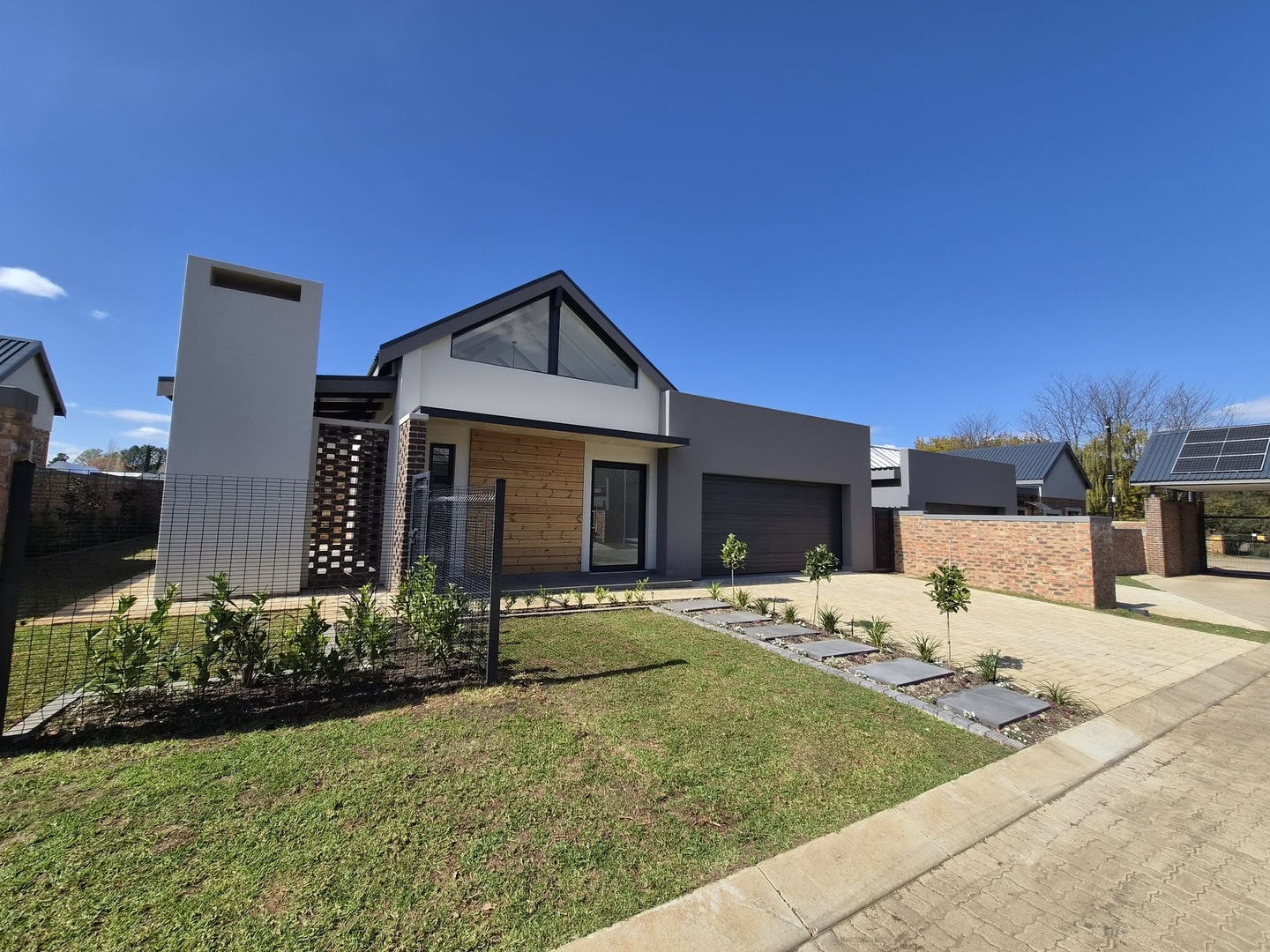 Stunning Modern 3 Bedroom Townhouse To Rent In A Prime Location
