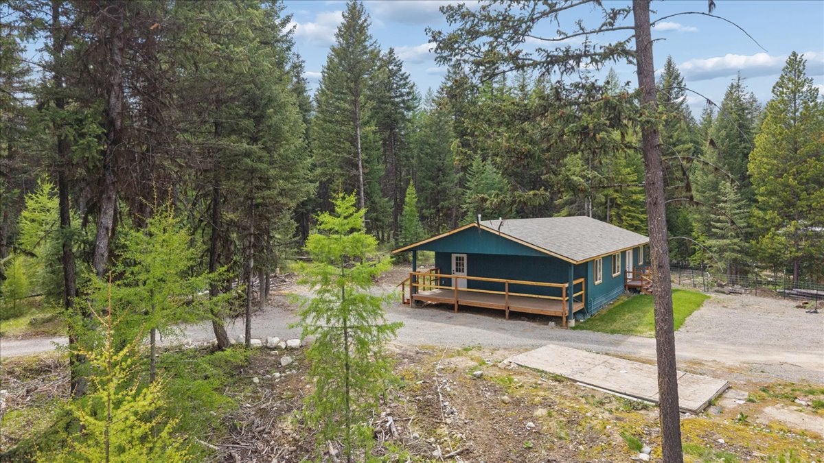 Two Homes On 20 Acres