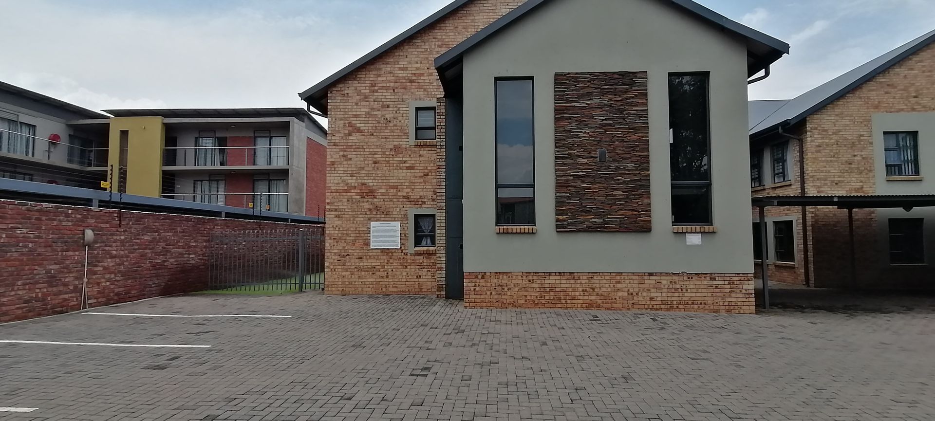 2 bedroom flat walking distance from NWU
