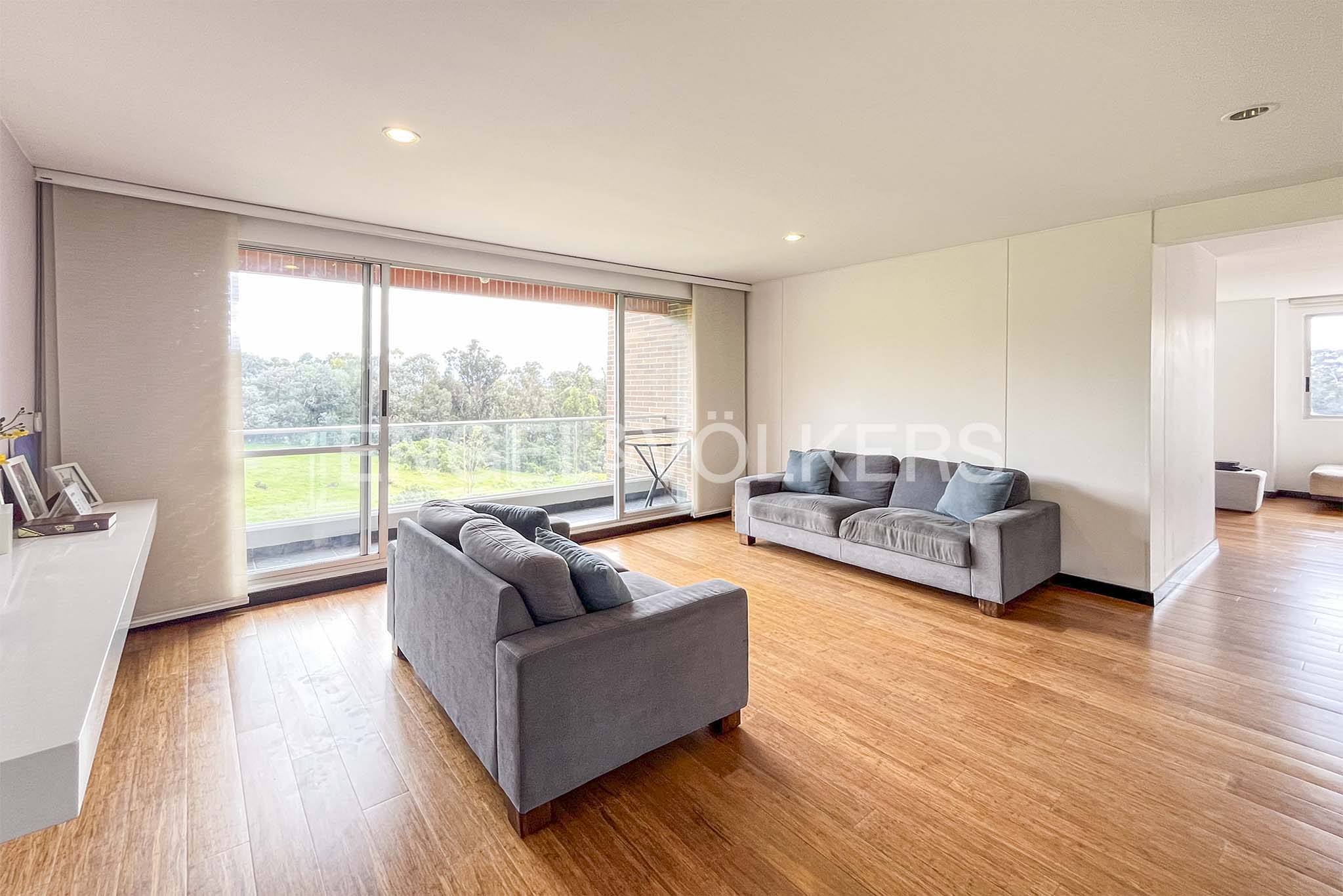 Apartamento con vista verde para venta en Cerros de Suba