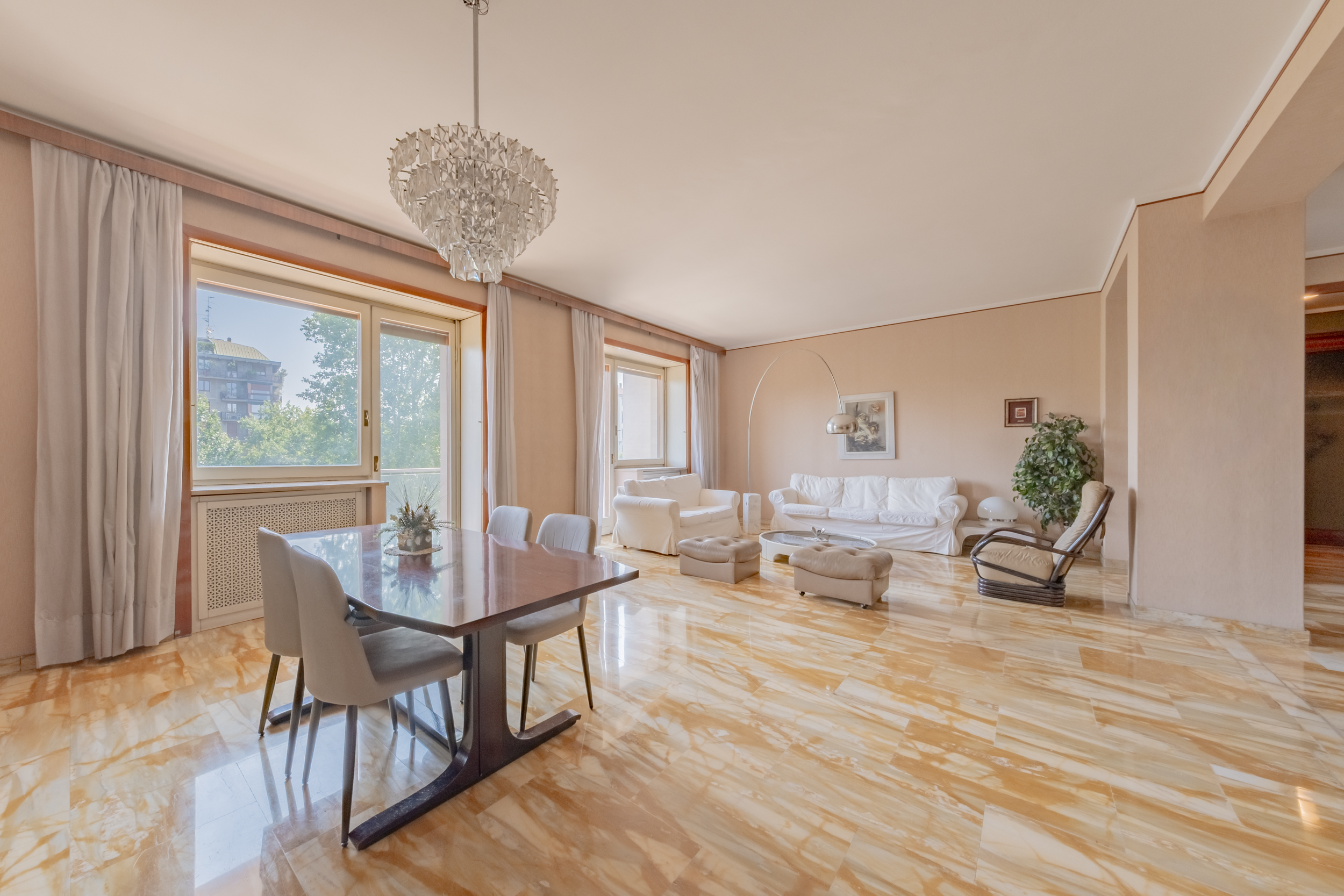Elegant representative apartment on Via Canova