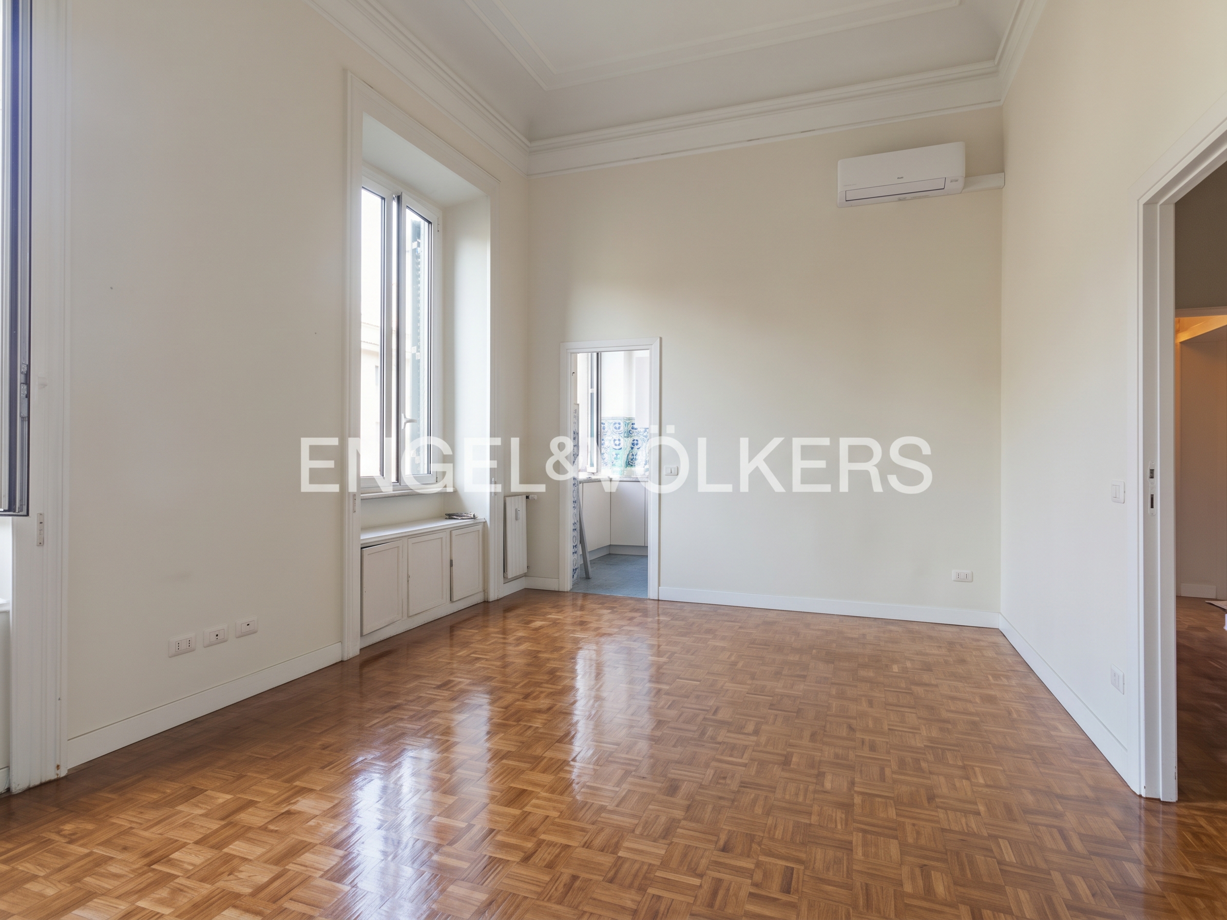Prestigious period apartment