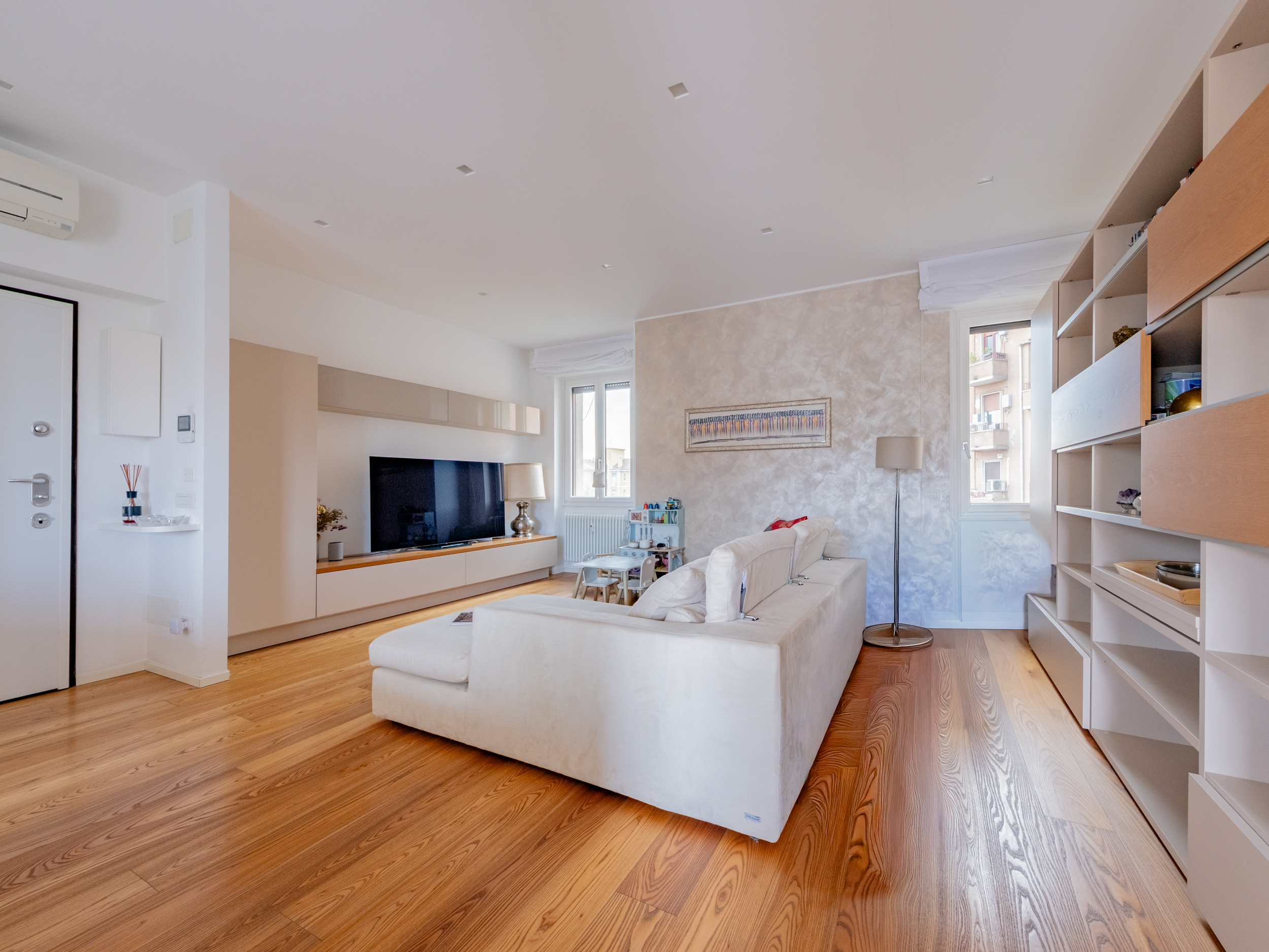 Spacious two-level apartment with terrace