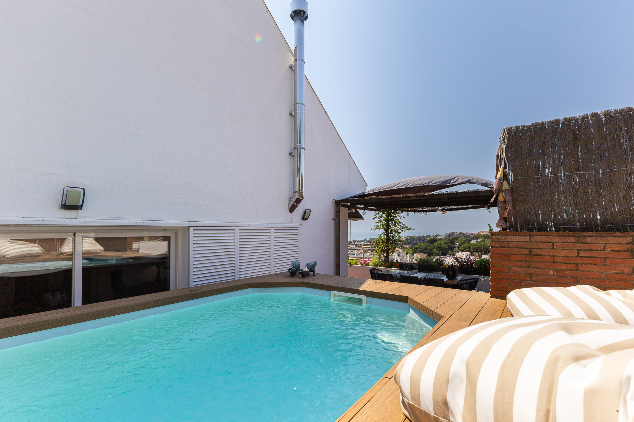 HOUSE WITH GREAT SEA & MOUNTAIN VIEWS, TOWN CENTER
