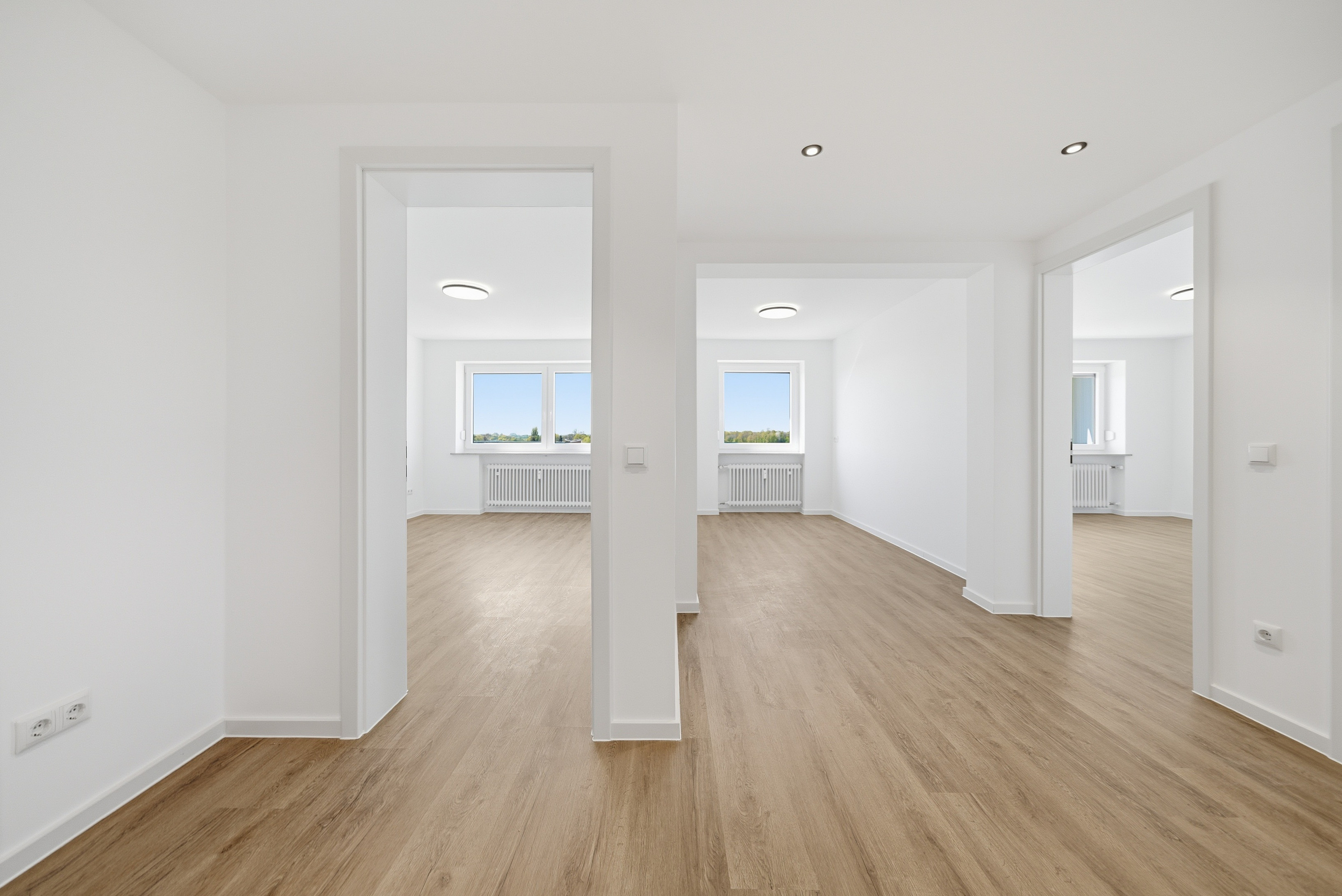Rundum sorglos mit Panoramablick: Moderne 3-Zimmer-Wohnung mit Südbalkon im Erstbezug nach Sanierung