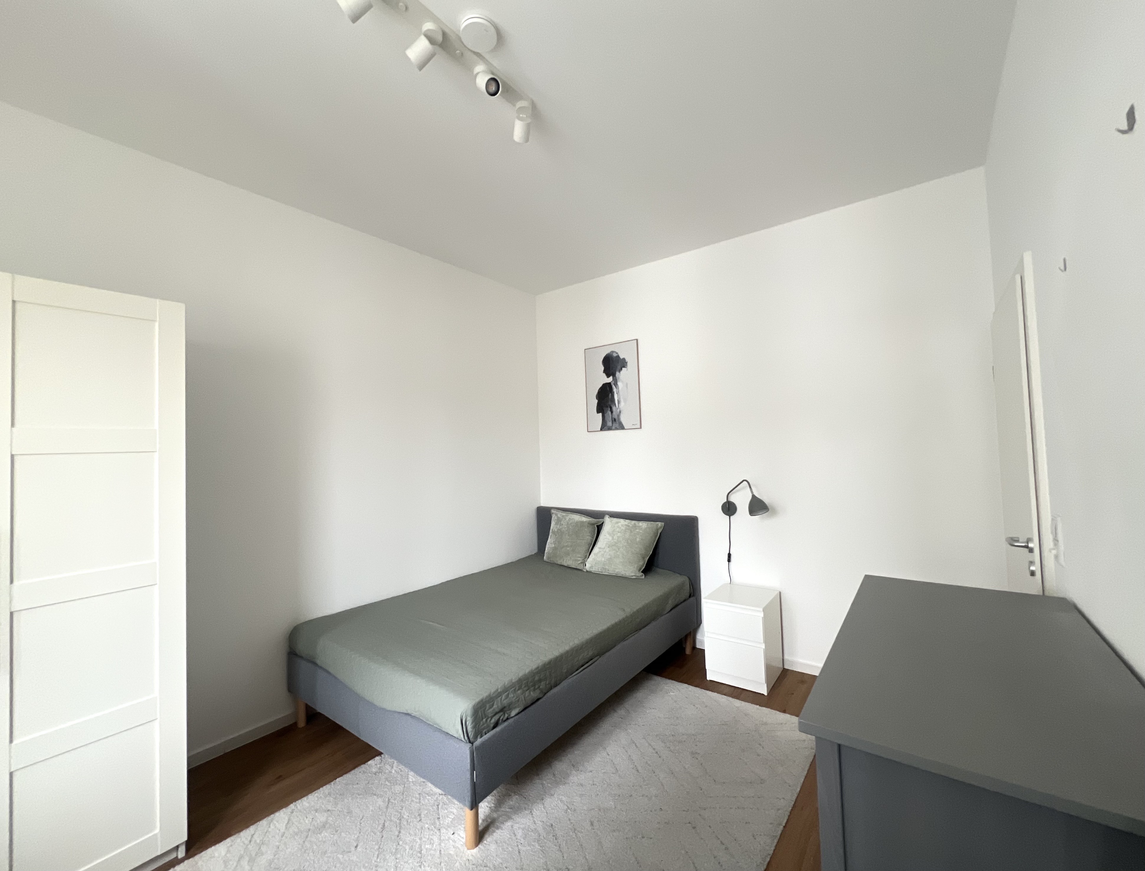 Schönes, helles Zimmer in freundlicher 5er-WG - sofort frei