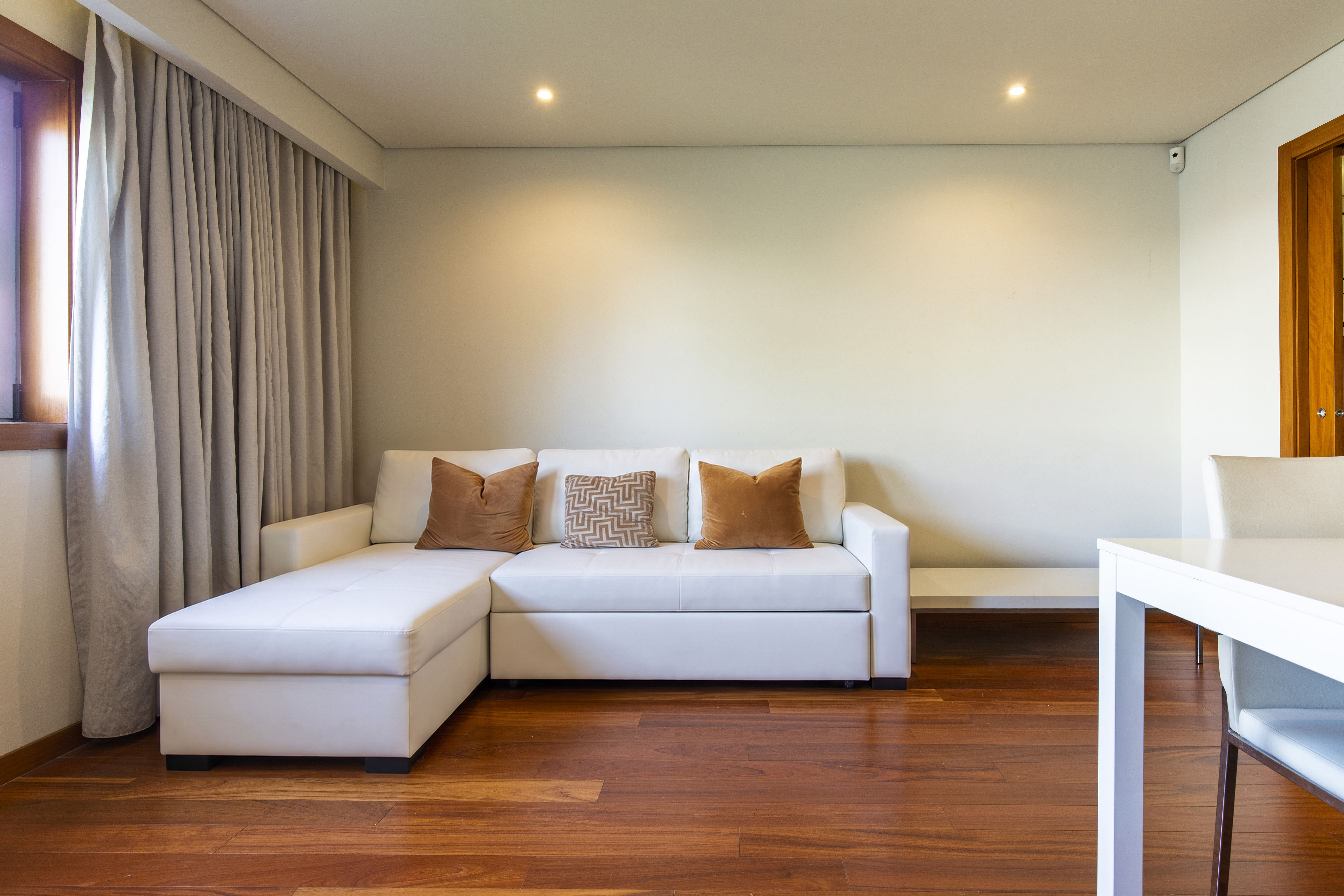 Exclusive One-Bedroom Apartment in Maia