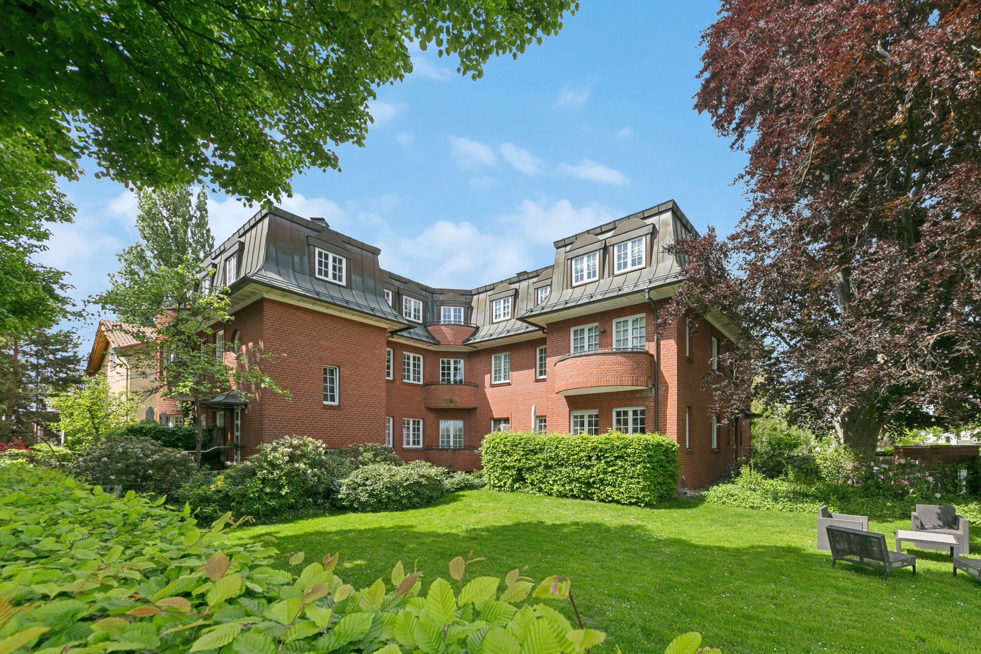 Eindrucksvolle Stadtvilla mit weitläufigem Garten++Vermietete Wohnung im 1. OG