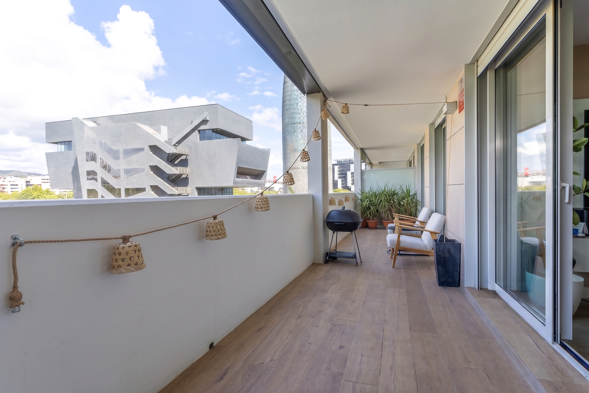 Exclusive apartment with terrace, pool, and views of Glories.