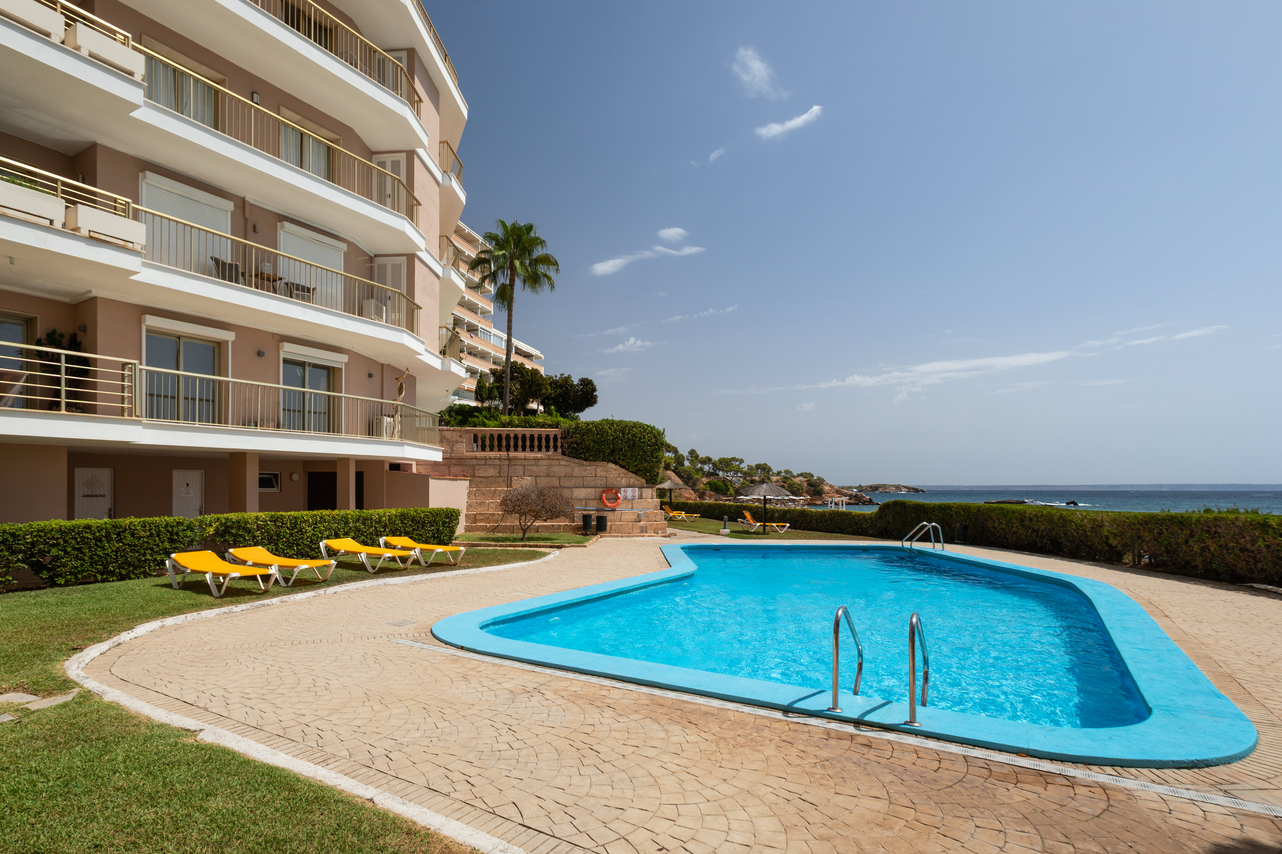 Long term apartment with sea views in Portals