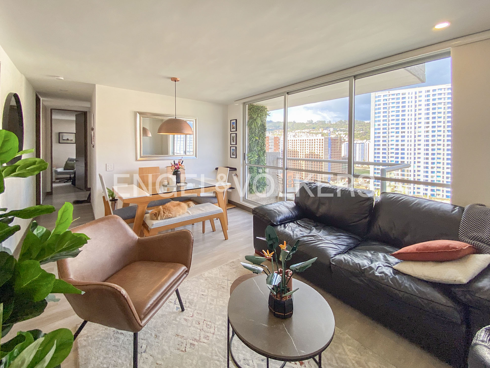 Moderno apartamento con balcón para venta en Alameda