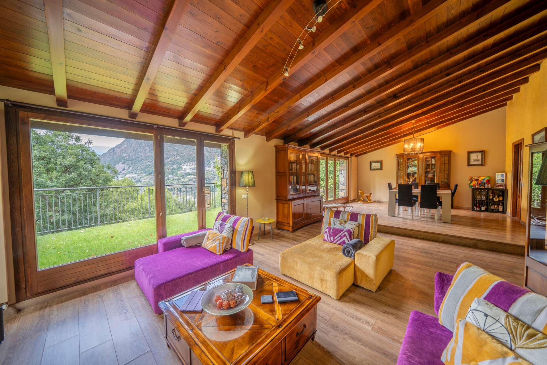A property with character and enormous potential in the La Plana residential developmen