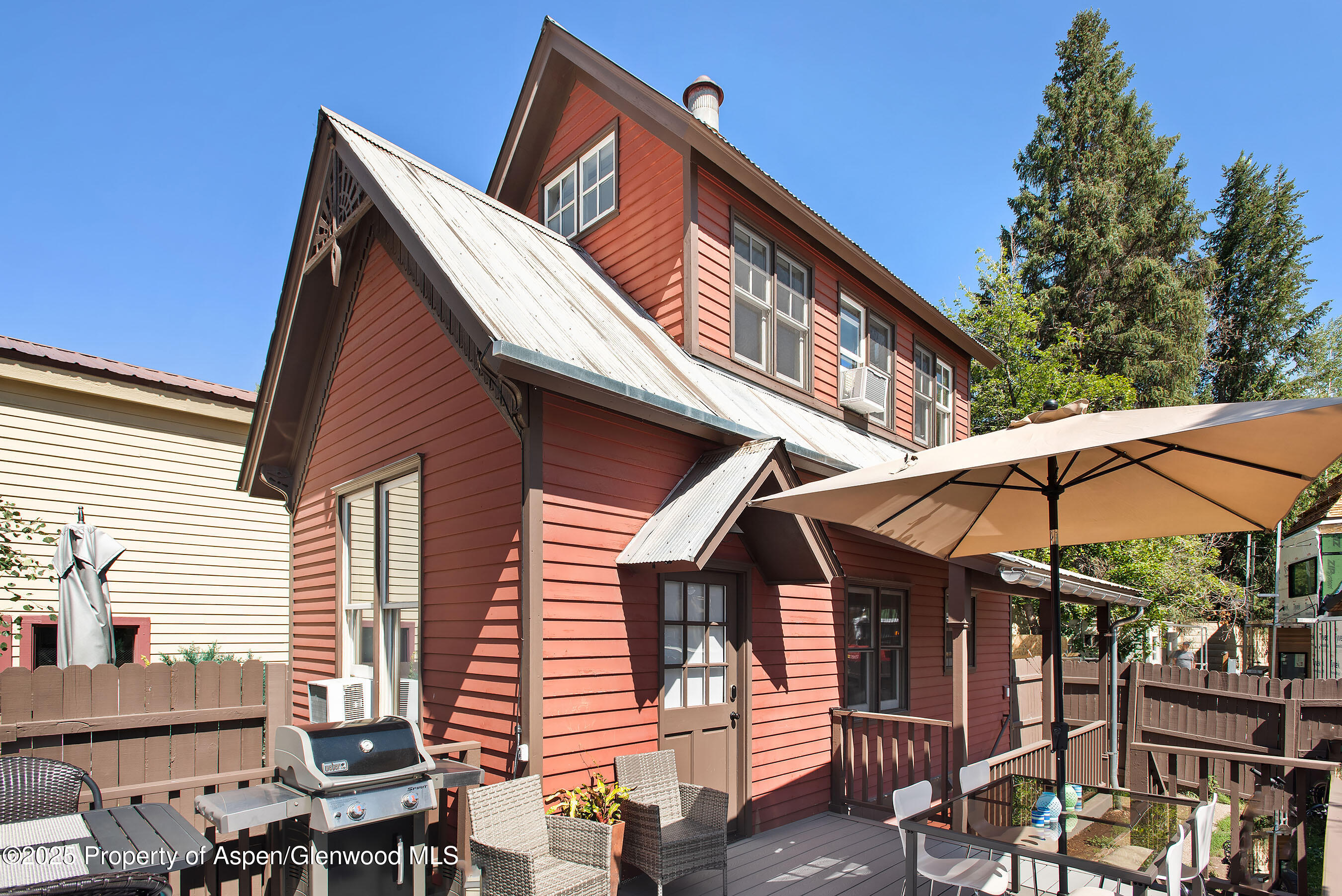 Fully Remodeled Single Family Victorian Carriage Home