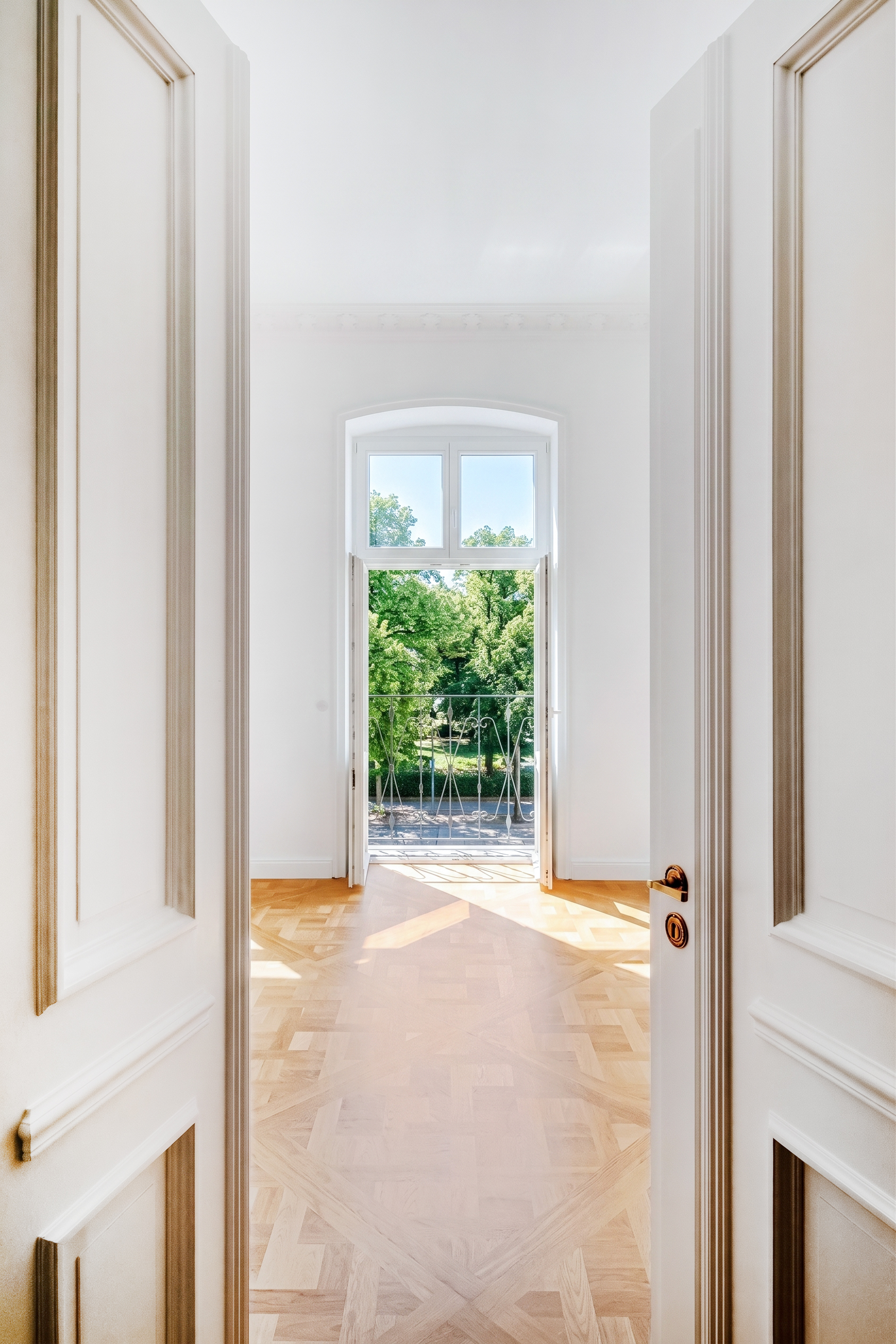 Gewerblich – Altbau-Ikone am Kollwitzplatz in kernsaniertem Gründerzeithaus