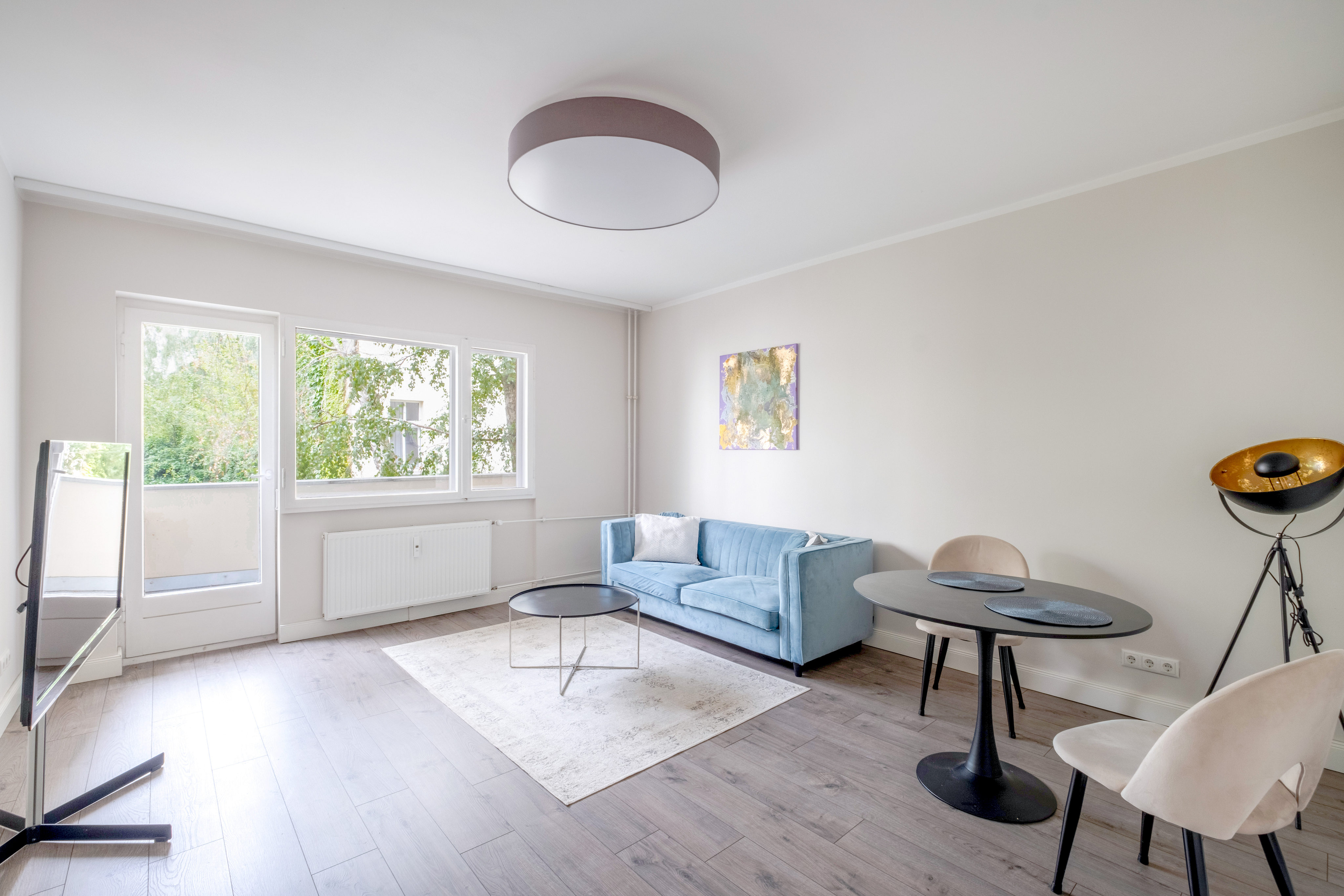 Stylish 3-room apartment with south-facing balcony by the Spree – right next to Hansaviertel