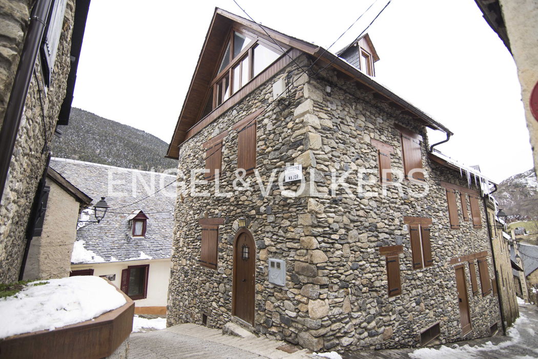 Wonderful property divided in two homes