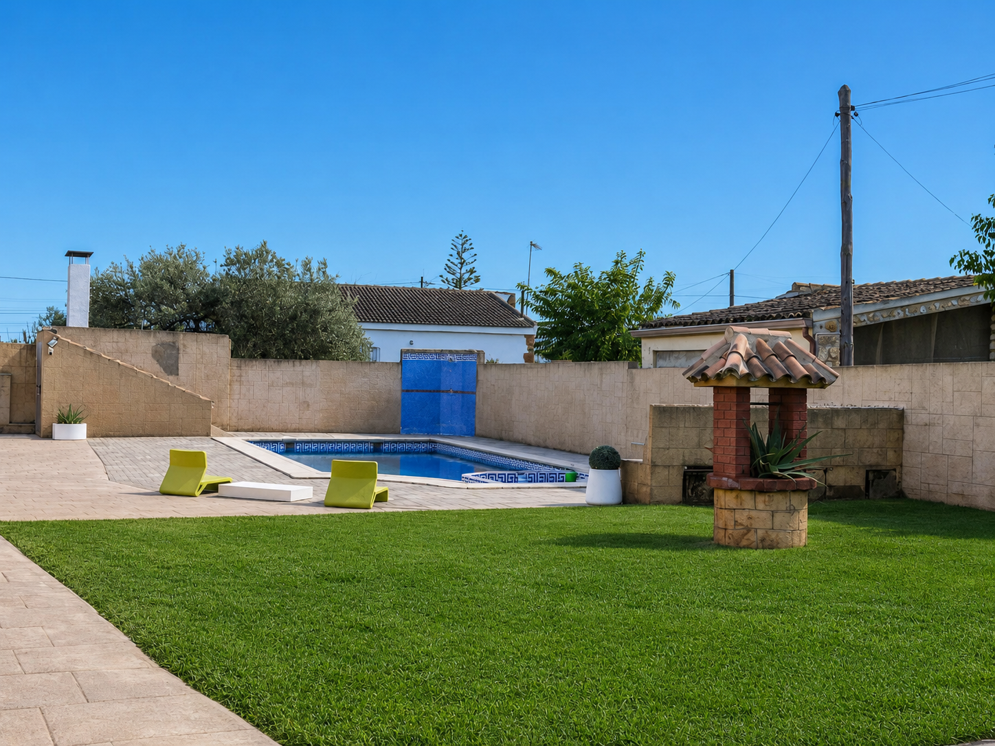 Beautiful and practical villa in a residential community in Pobla de Vallbona