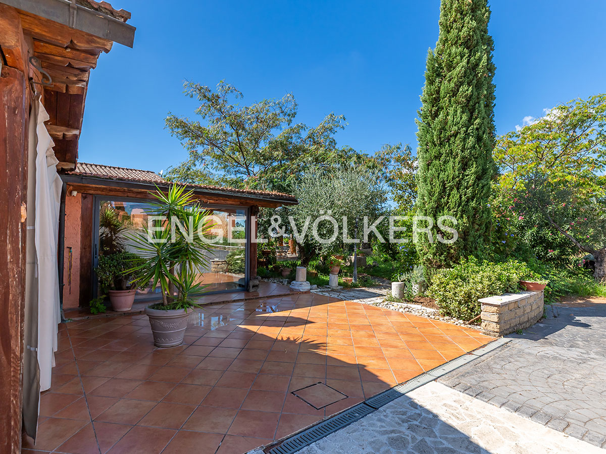 Wonderful estate surrounded by greenery in Tivoli