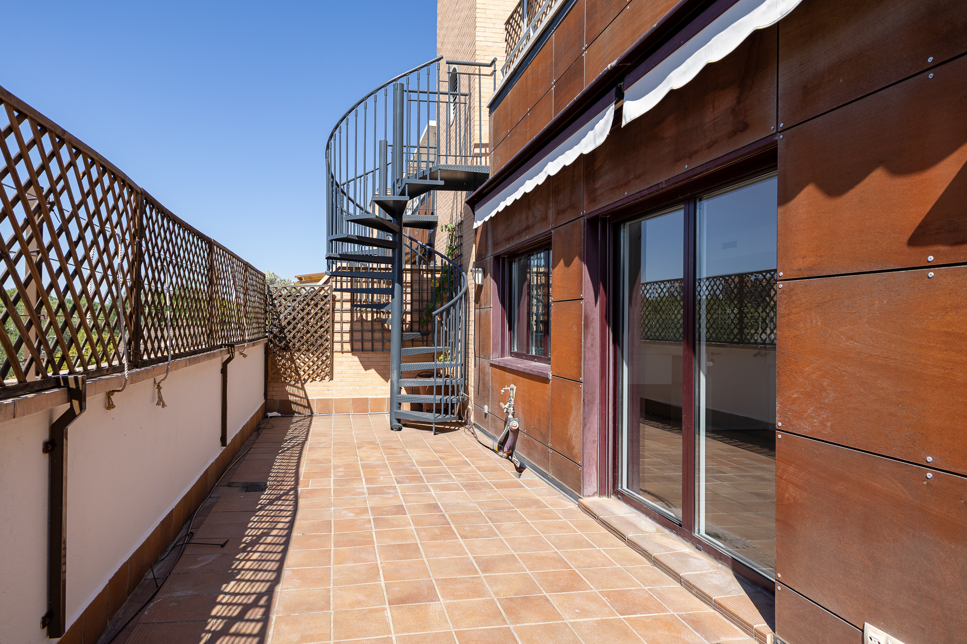 Renovated penthouse with two spacious terraces in Aravaca