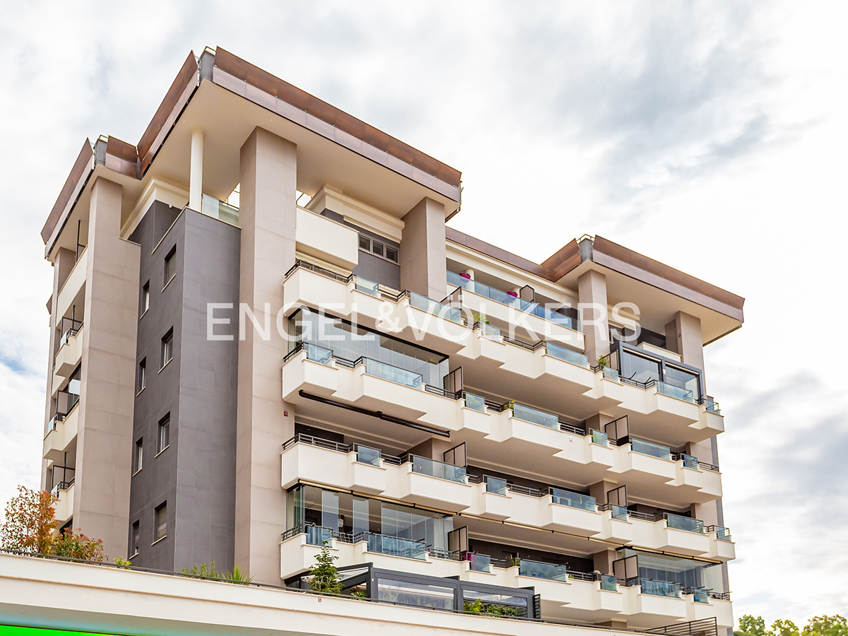 Furnished A/10 office with terrace – all-inclusive package