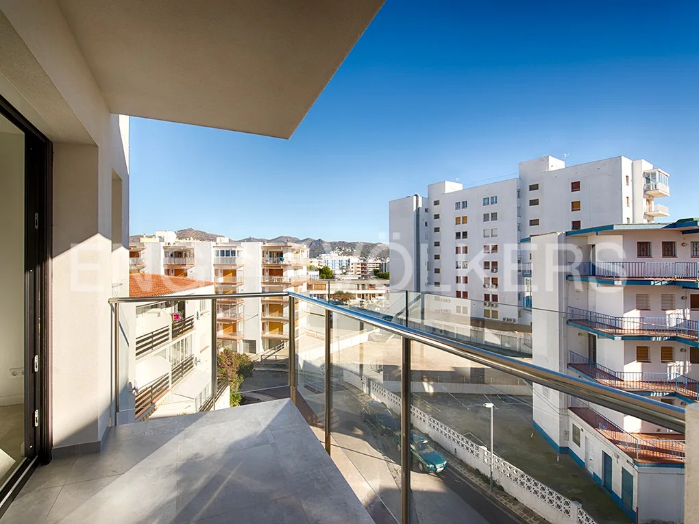 Nueva construcción - Apartamento-Duplex a solo unos metros de la playa en Santa Margarita, Roses