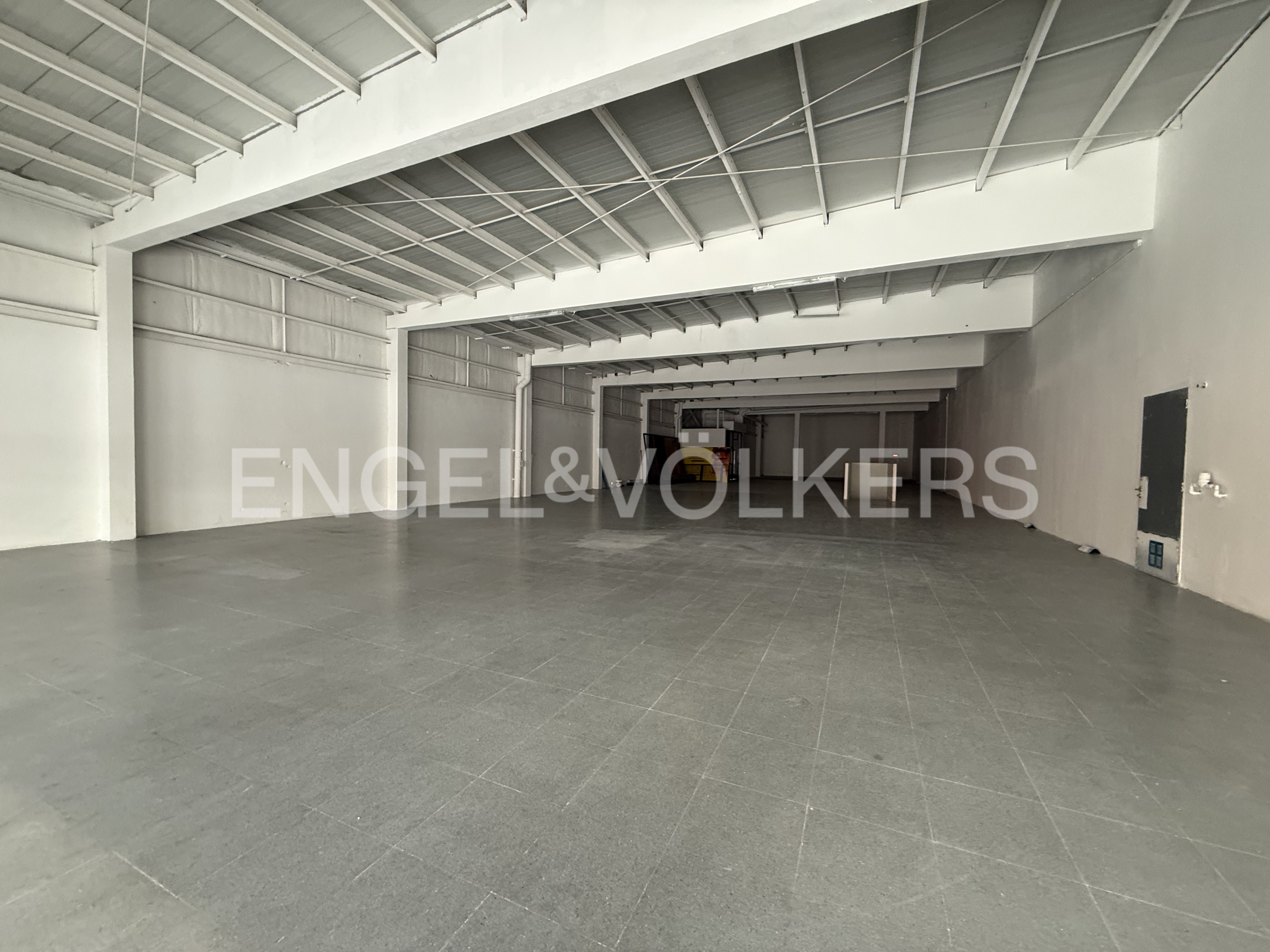 Local de 980 M2 en Santa Maria