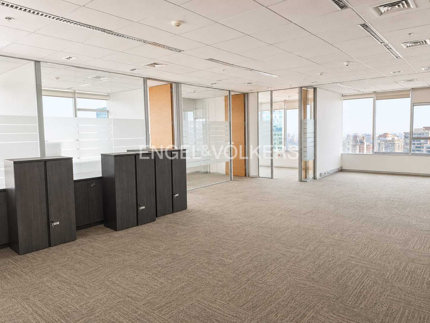 Oficina habilitada en arriendo Nueva Las Condes 330 m2